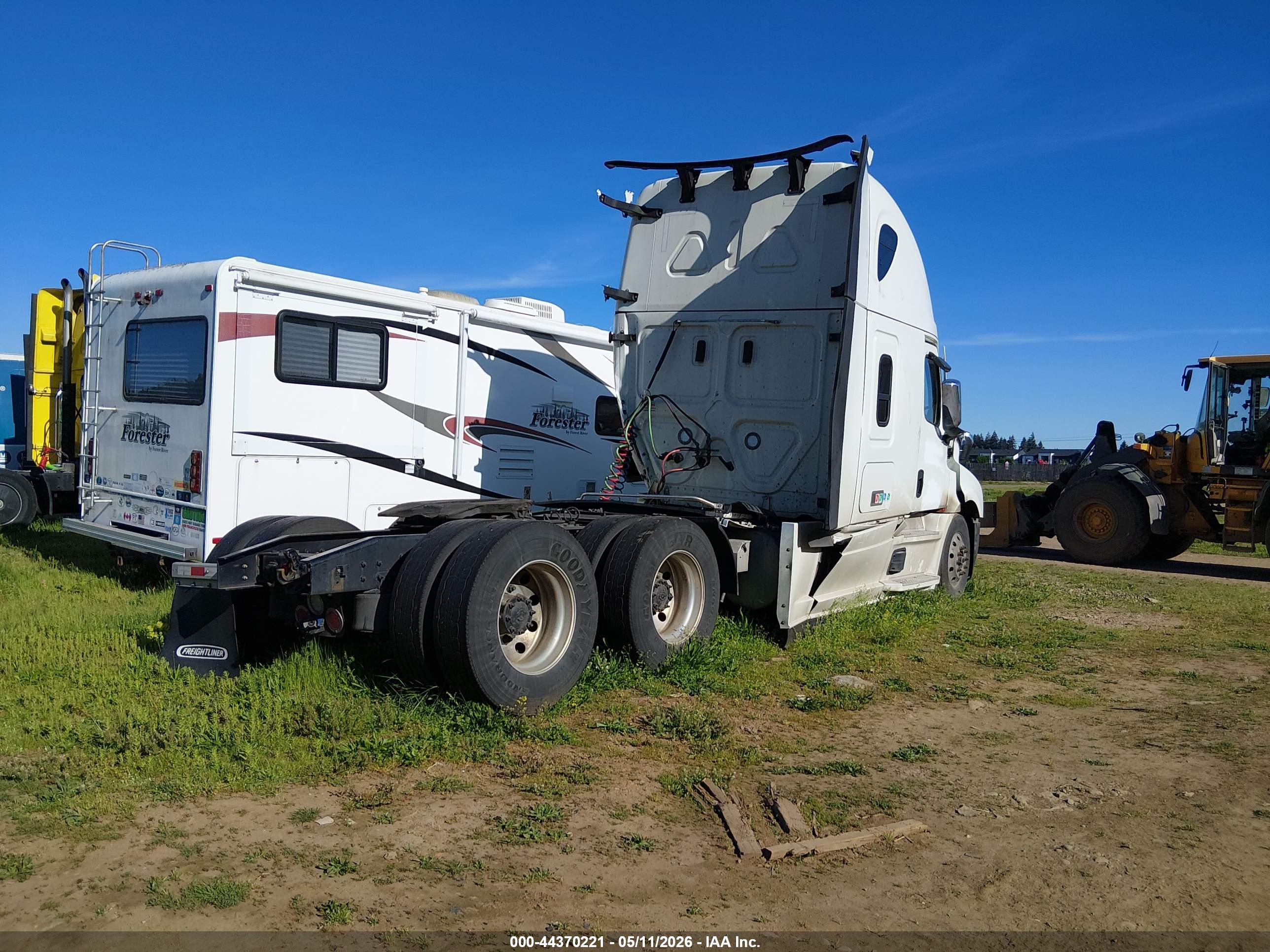 FREIGHTLINER NEW image 4