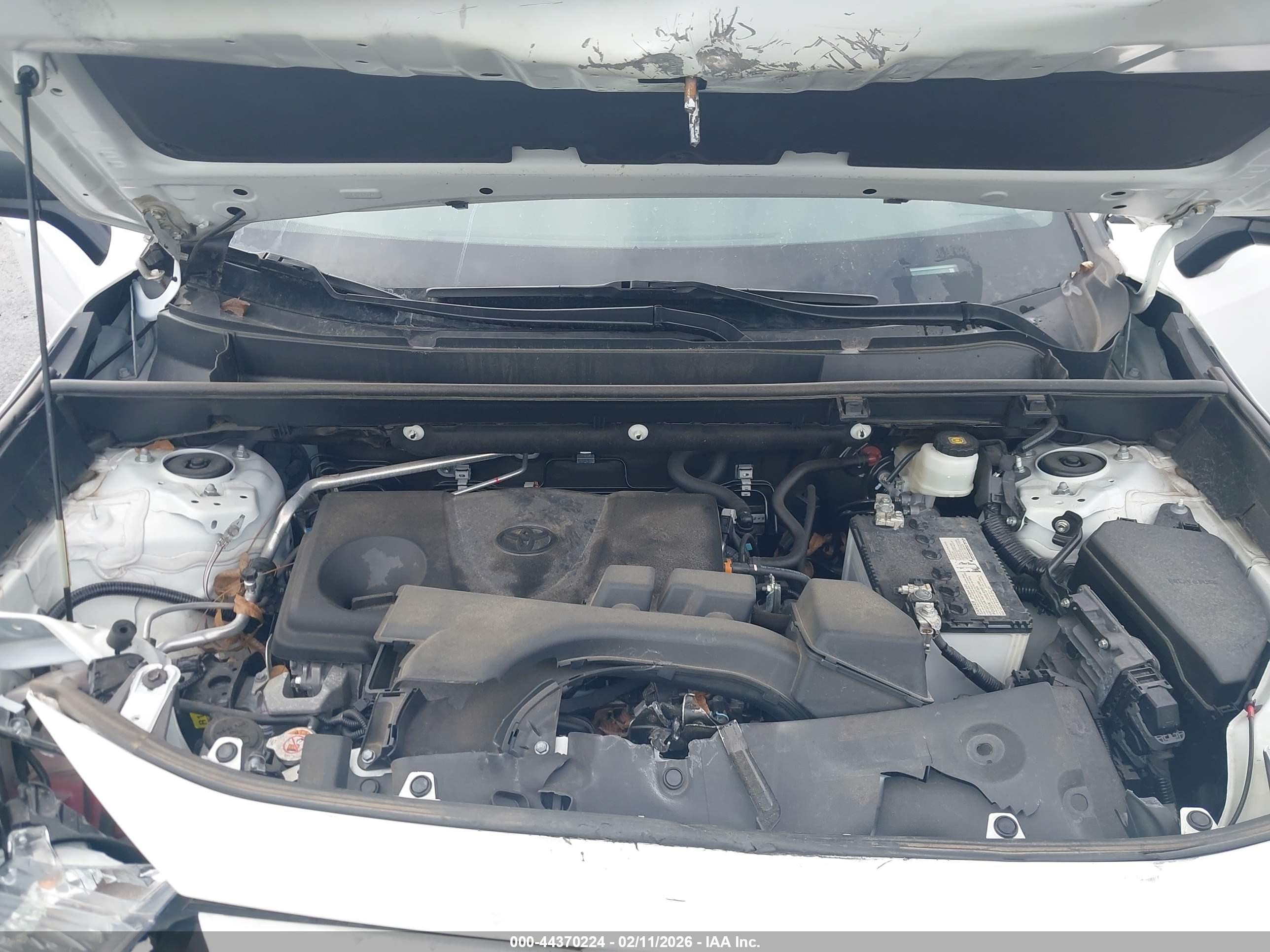 TOYOTA RAV4 image 10