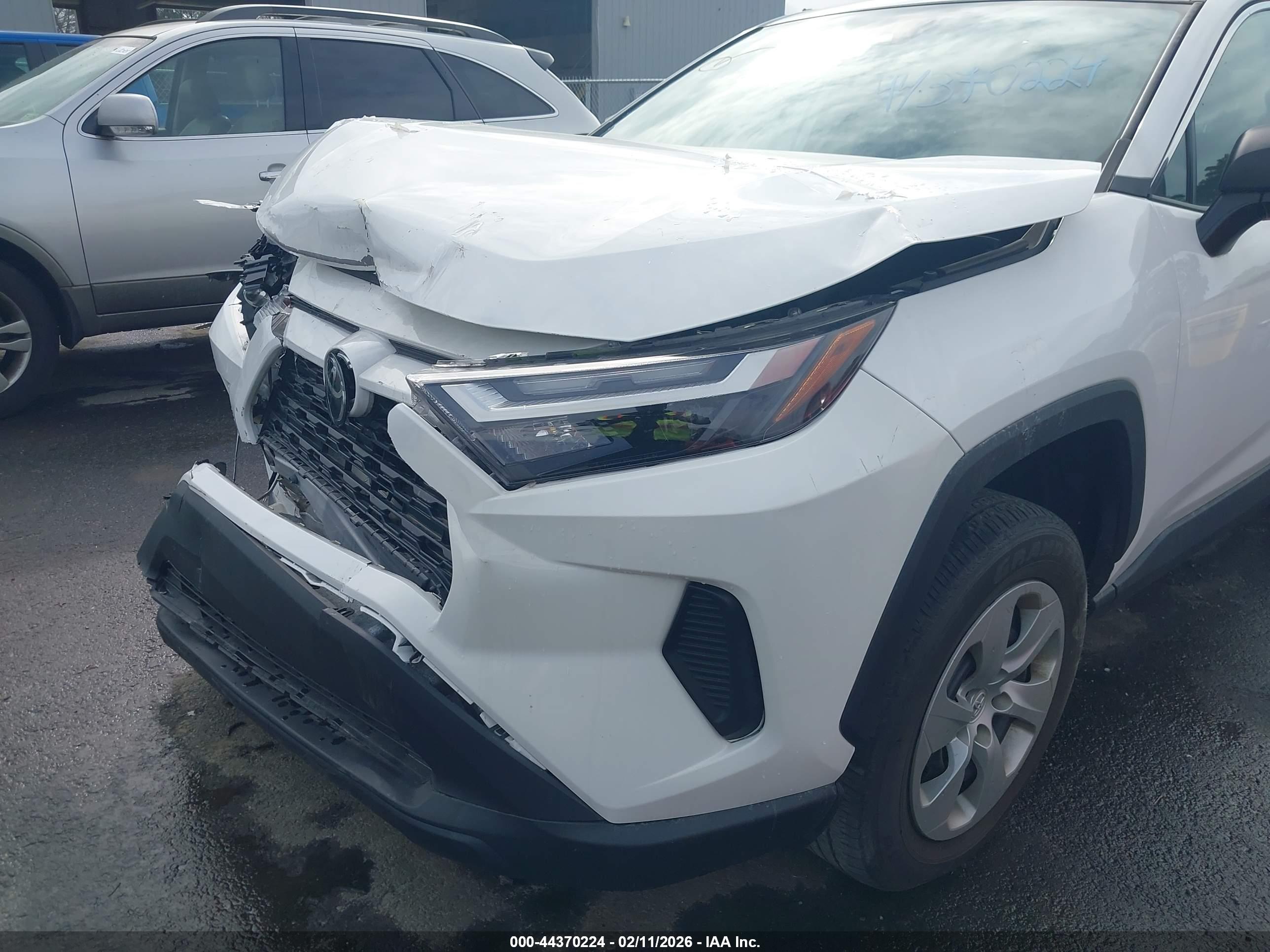 TOYOTA RAV4 image 6