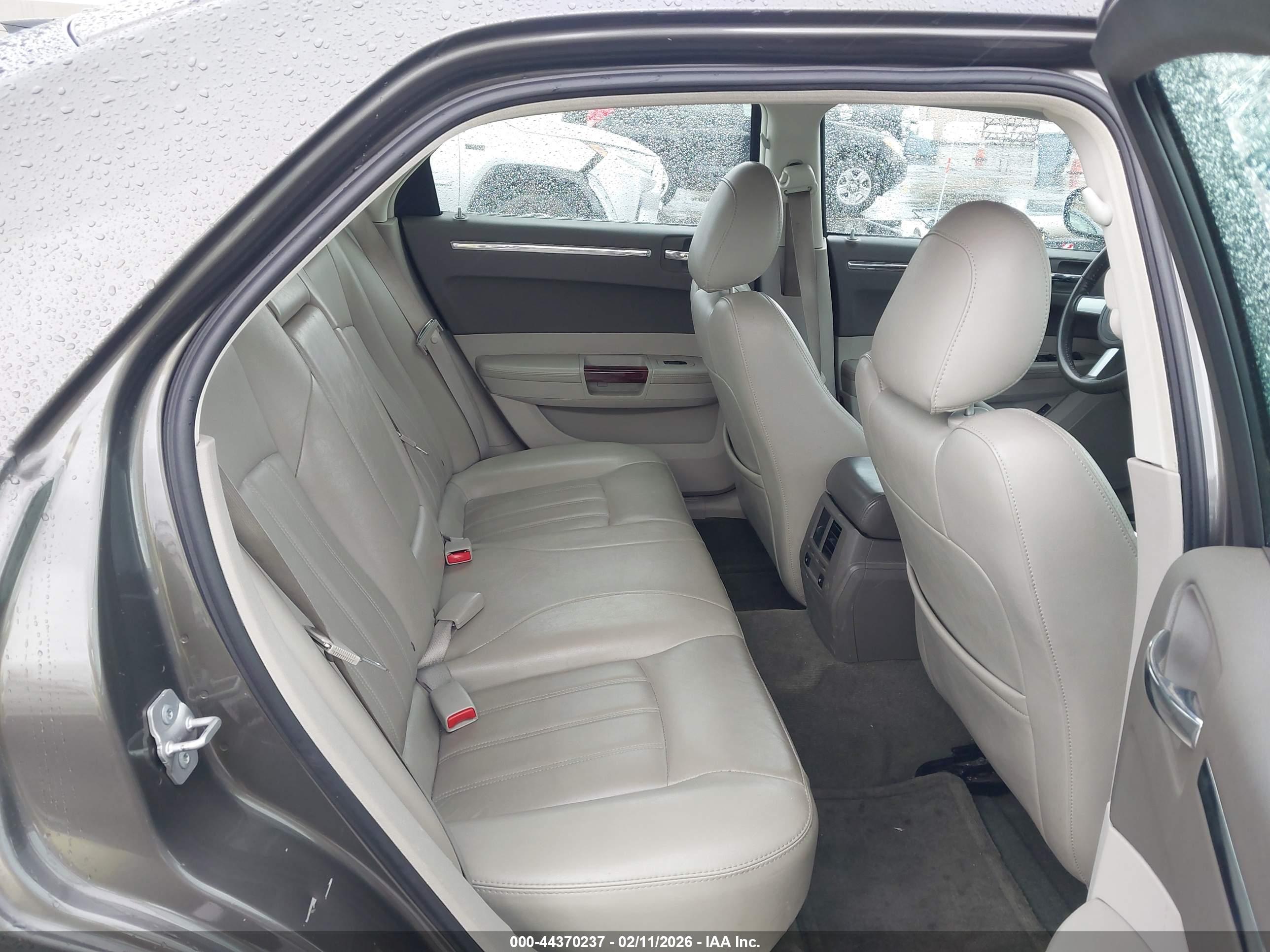 CHRYSLER 300C image 8