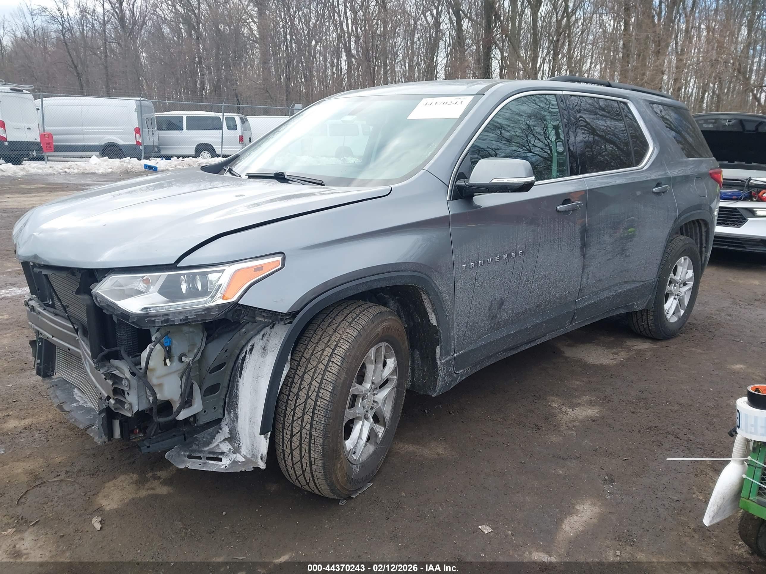 CHEVROLET TRAVERSE image 2