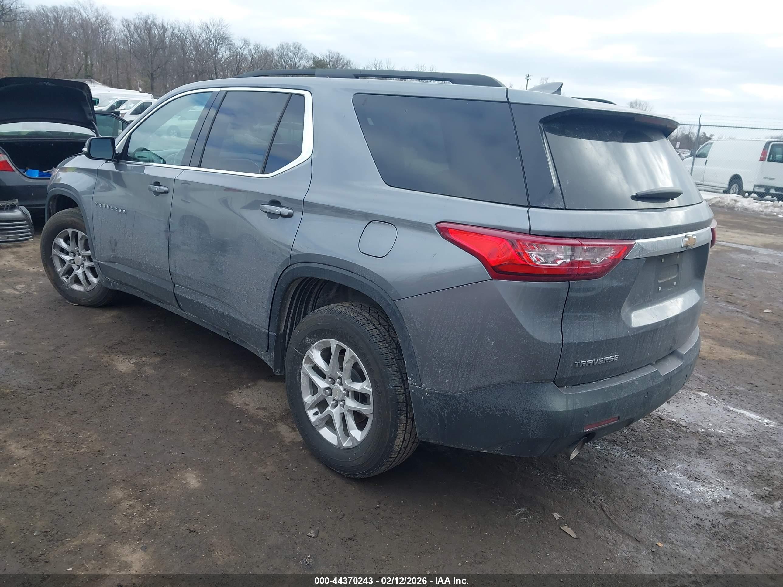 CHEVROLET TRAVERSE image 3