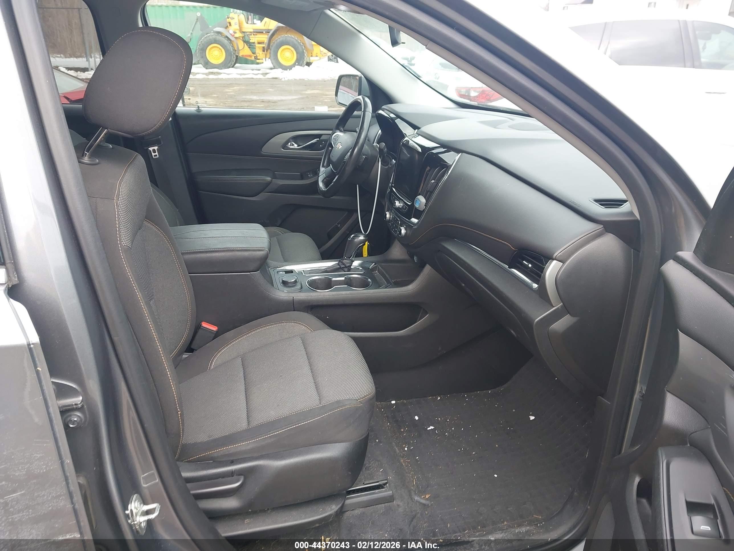 CHEVROLET TRAVERSE image 5