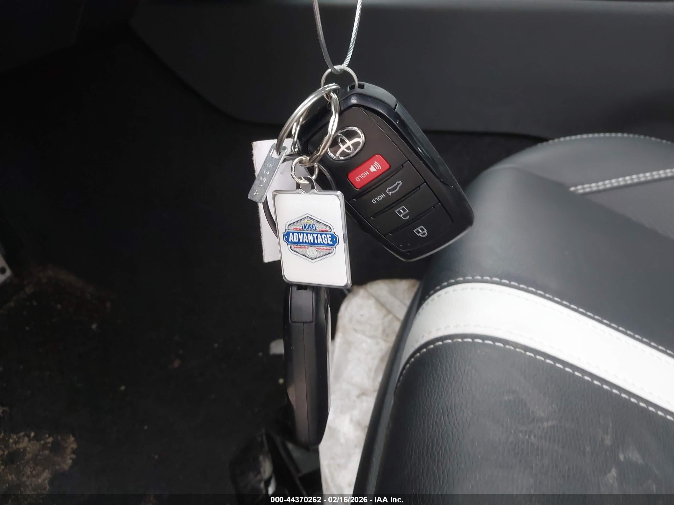 TOYOTA CAMRY image 11