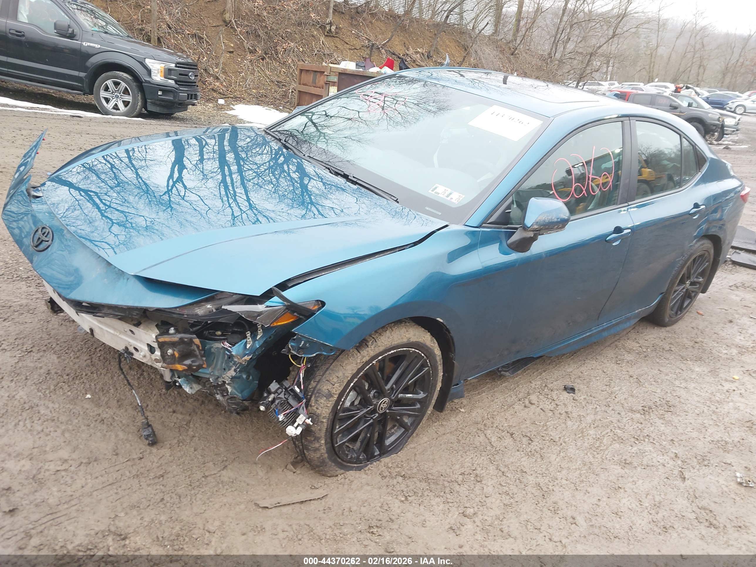 TOYOTA CAMRY image 2