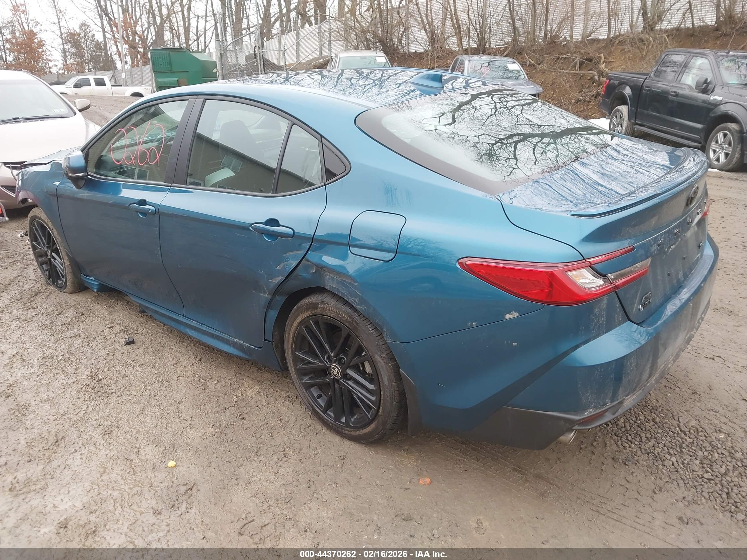 TOYOTA CAMRY image 3