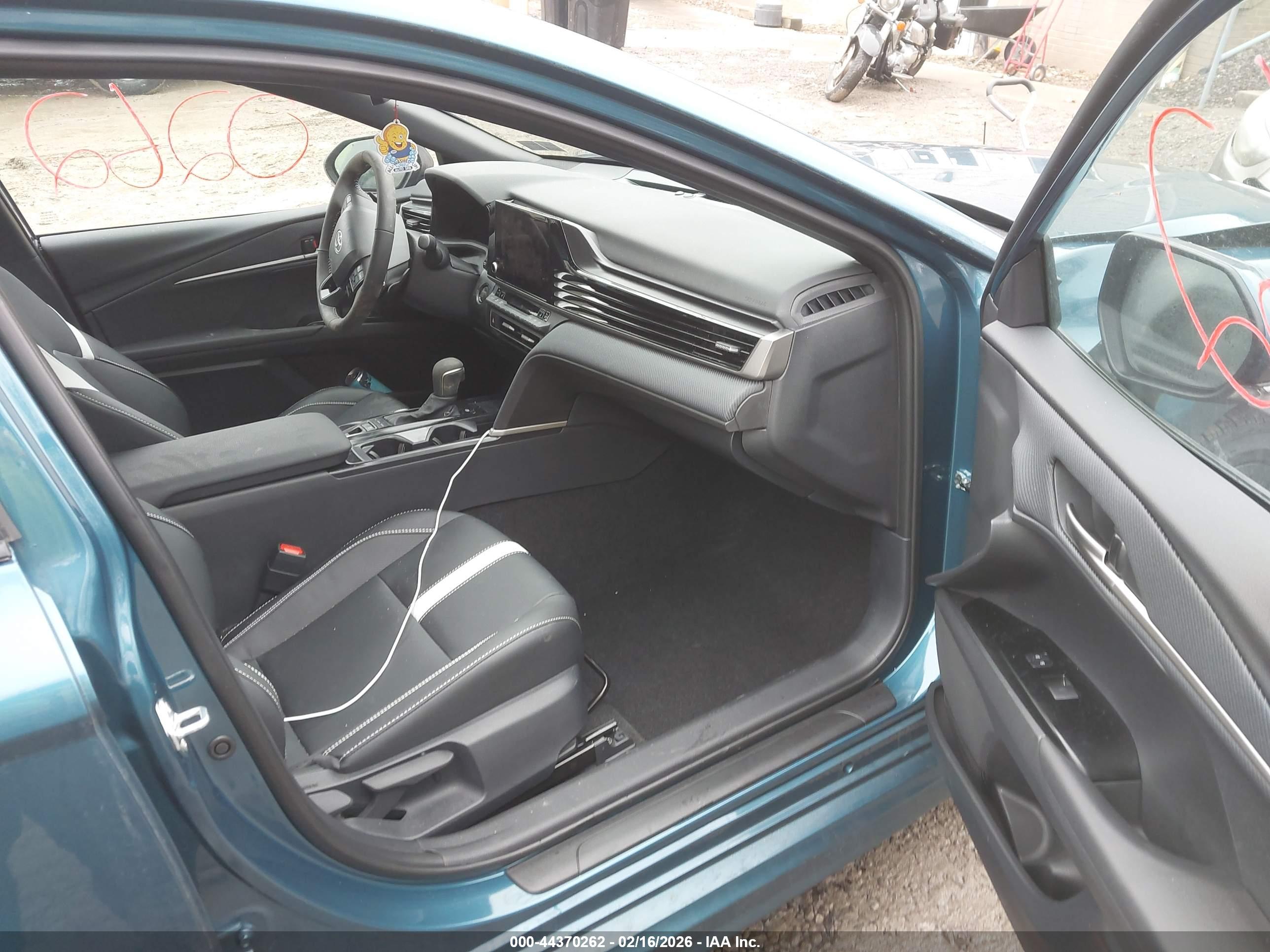 TOYOTA CAMRY image 5