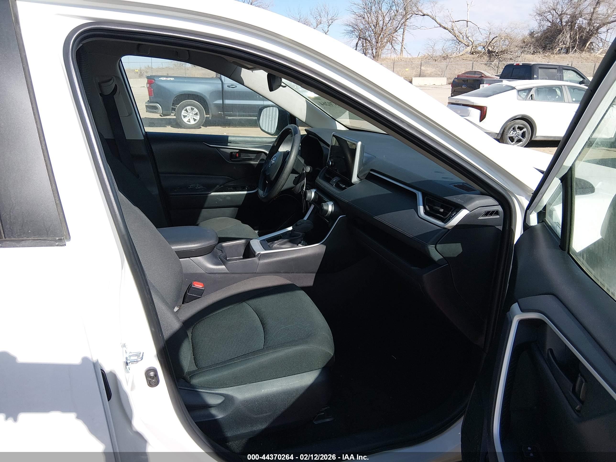 TOYOTA RAV4 image 5