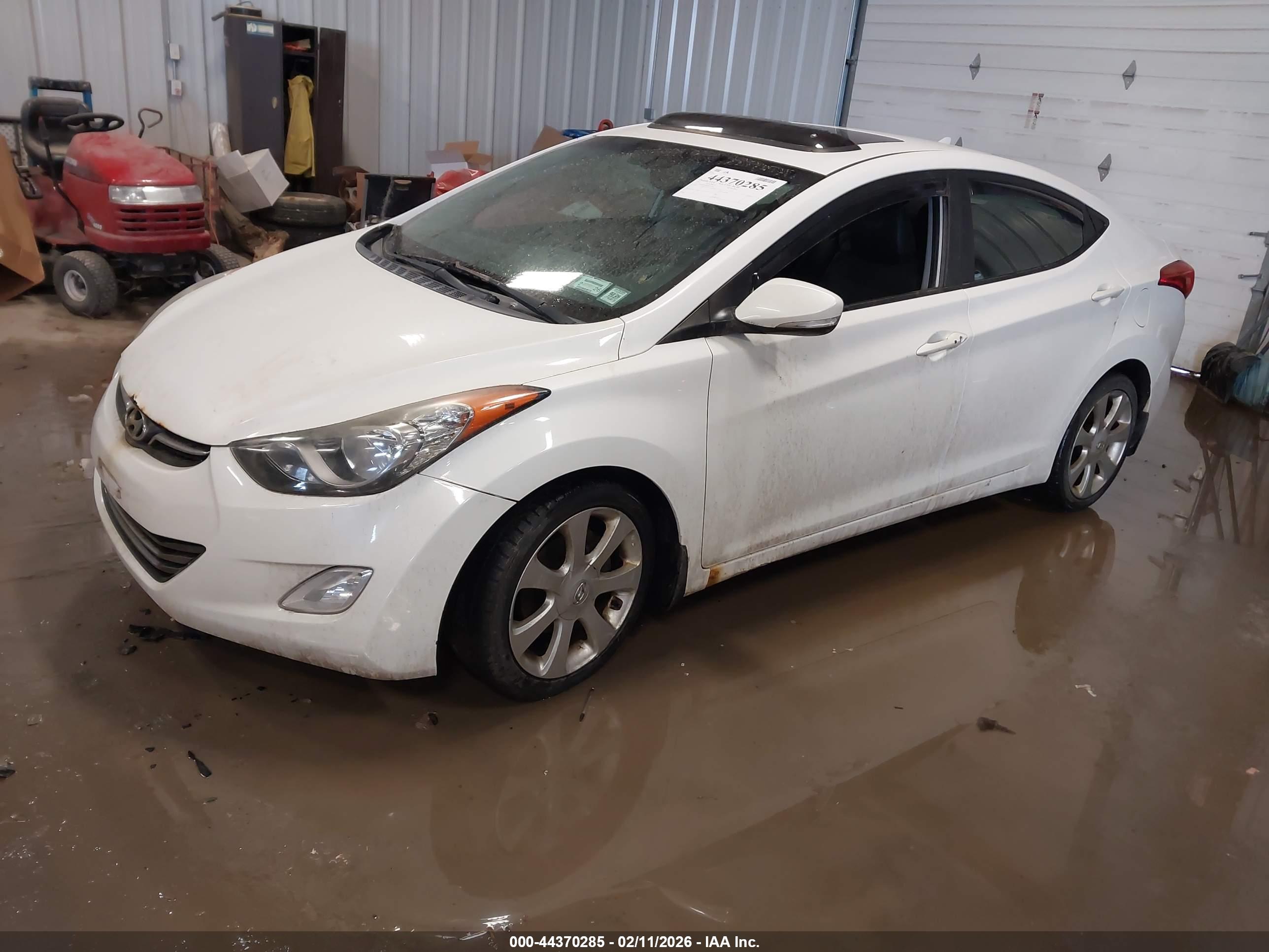 HYUNDAI ELANTRA image 2