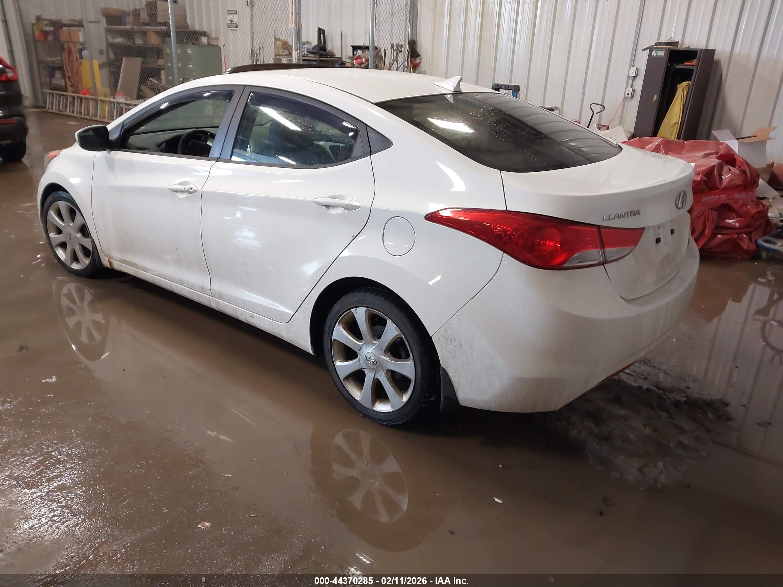 HYUNDAI ELANTRA image 3