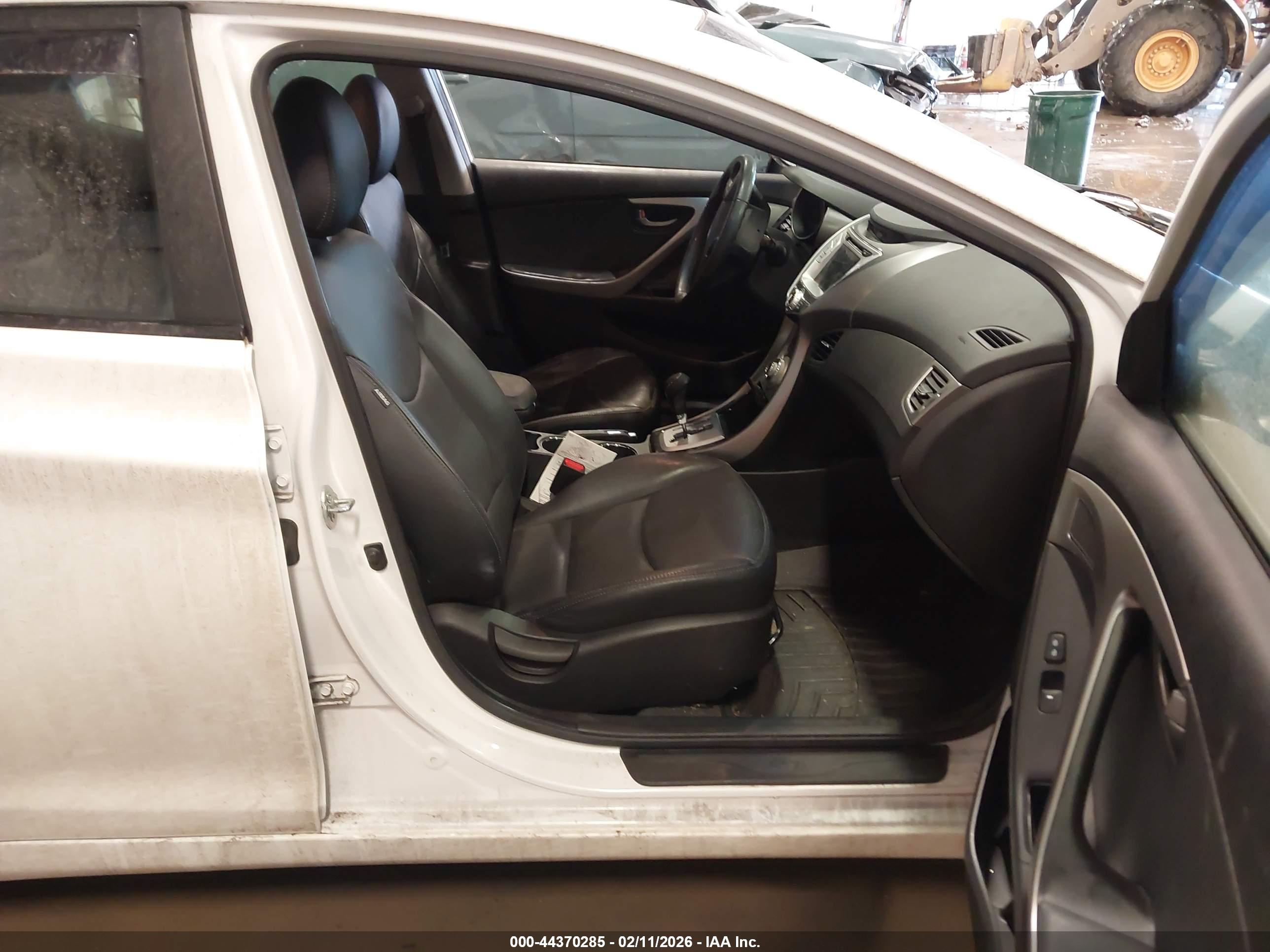HYUNDAI ELANTRA image 5