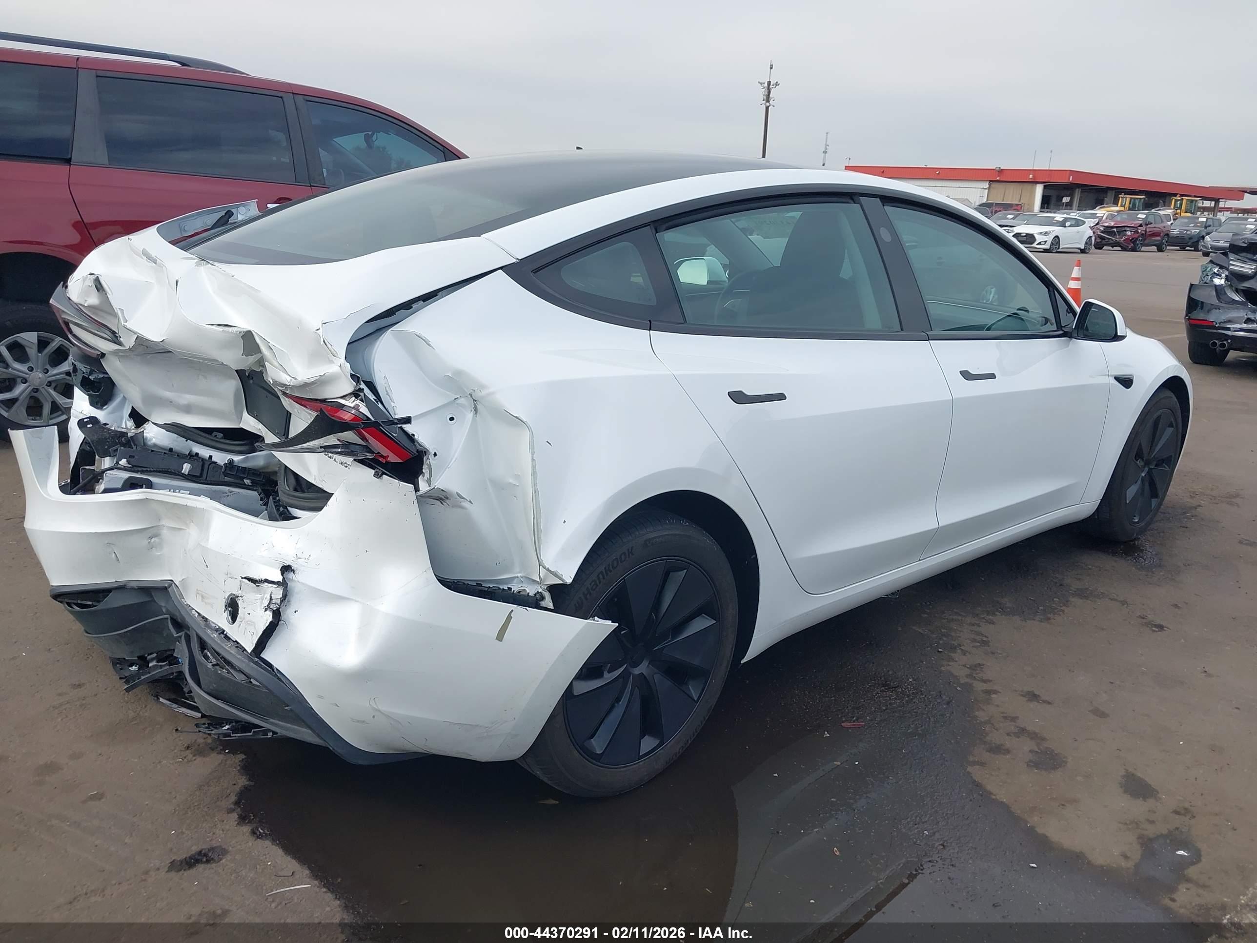 TESLA MODEL image 4