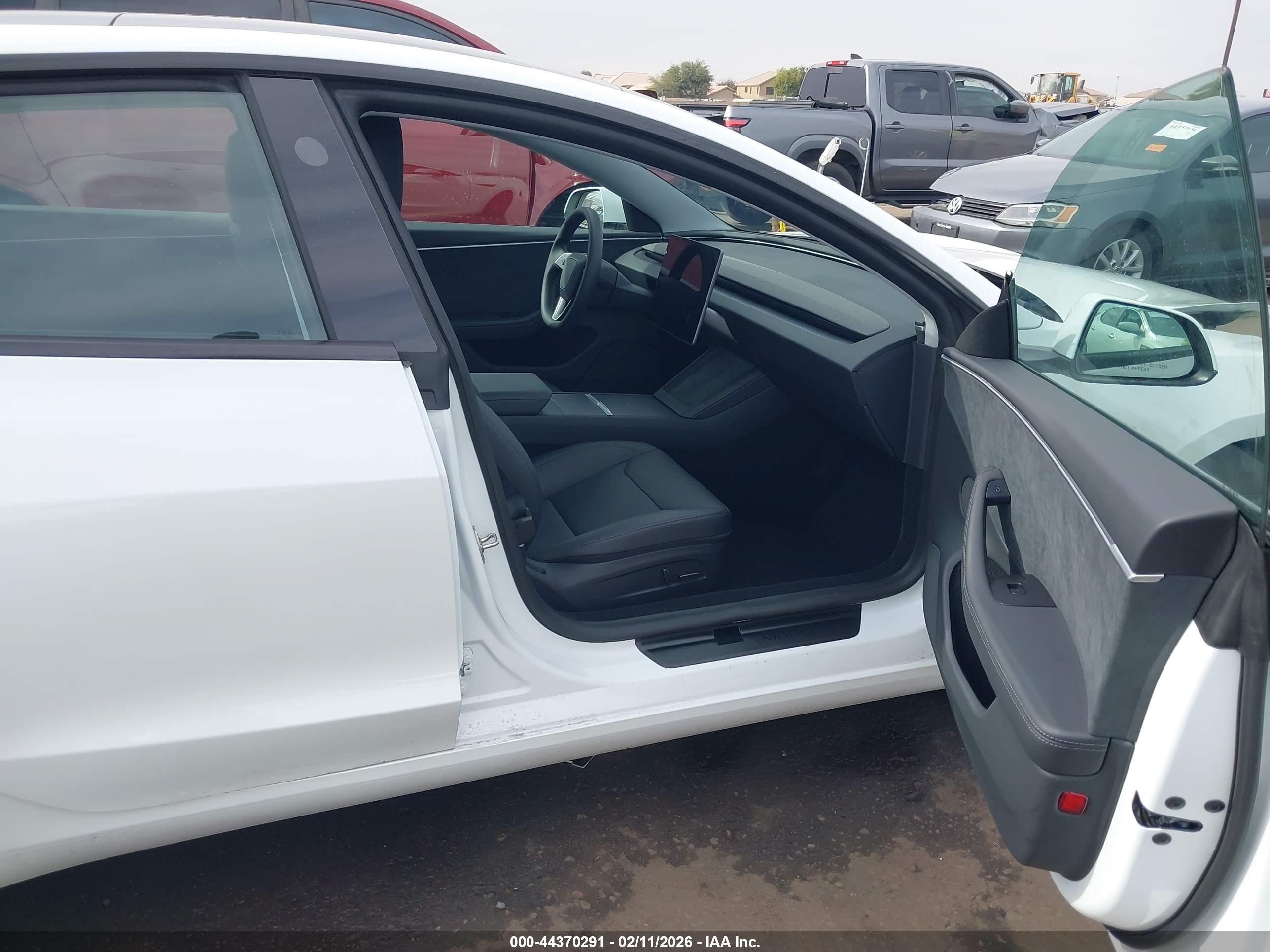 TESLA MODEL image 5