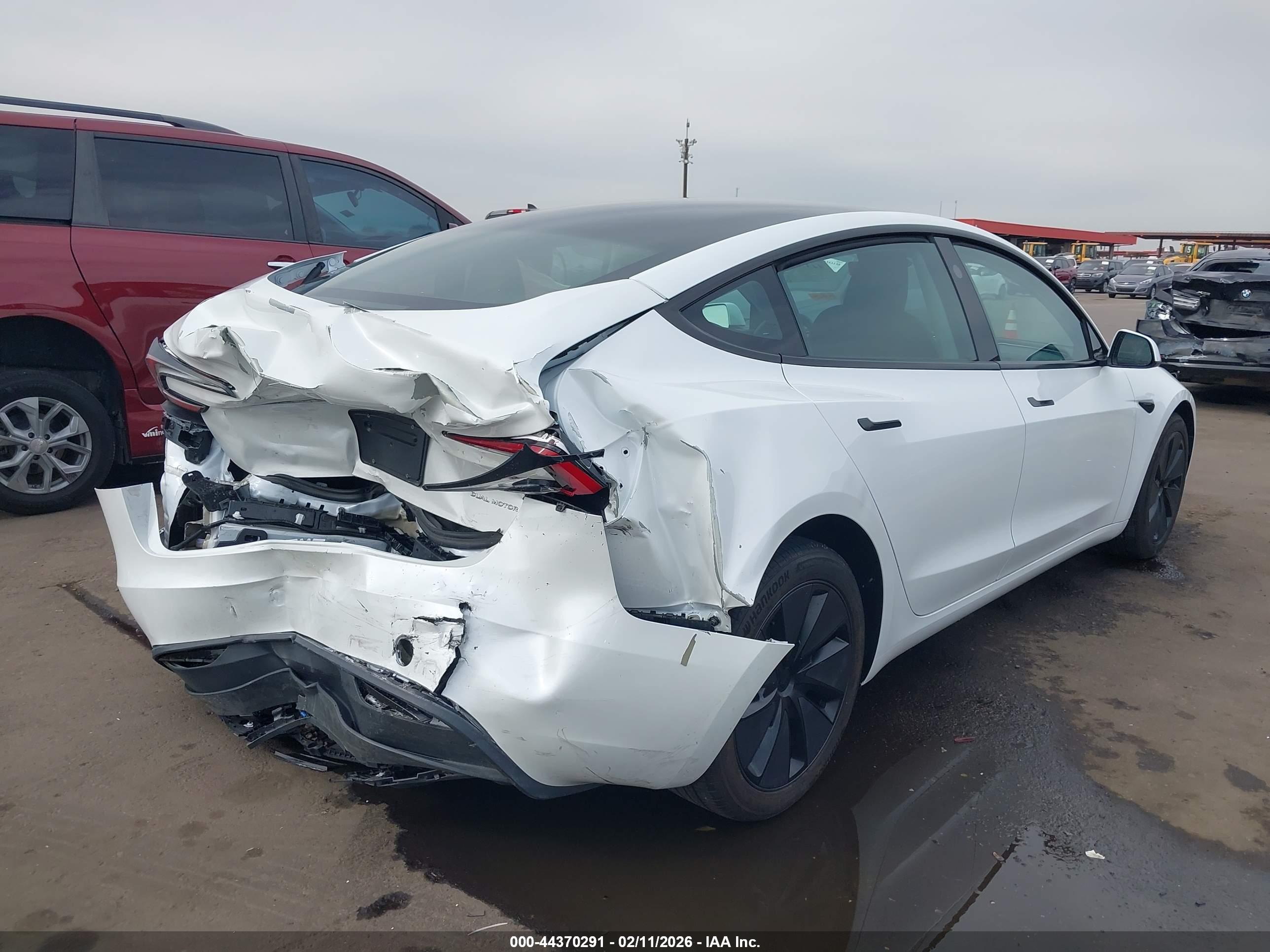 TESLA MODEL image 6