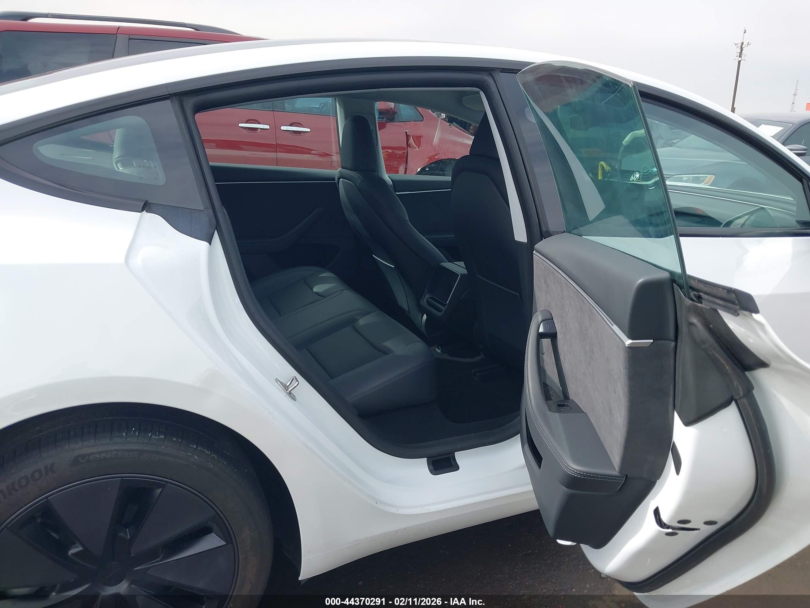 TESLA MODEL image 8