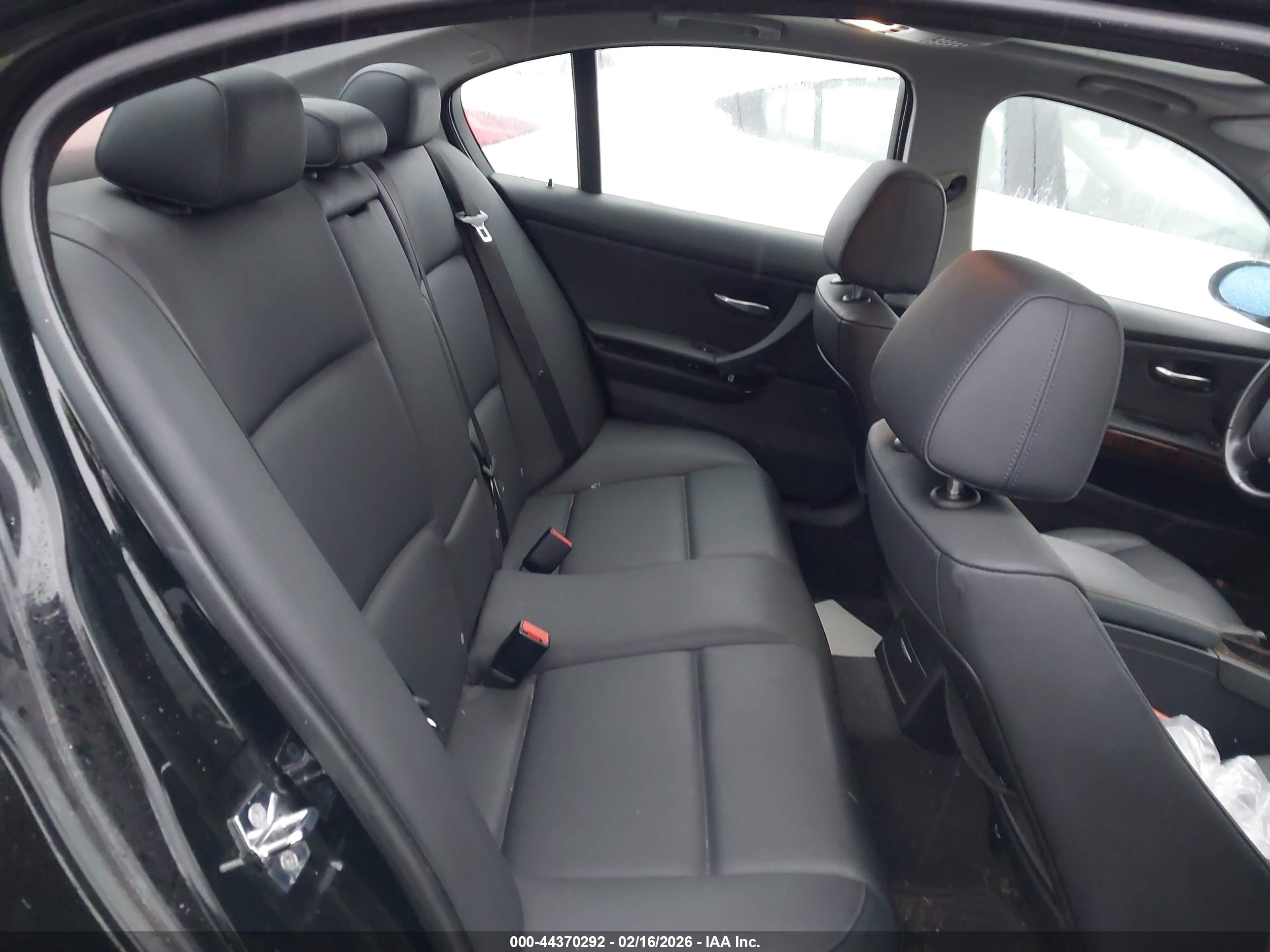 BMW 328XI image 8