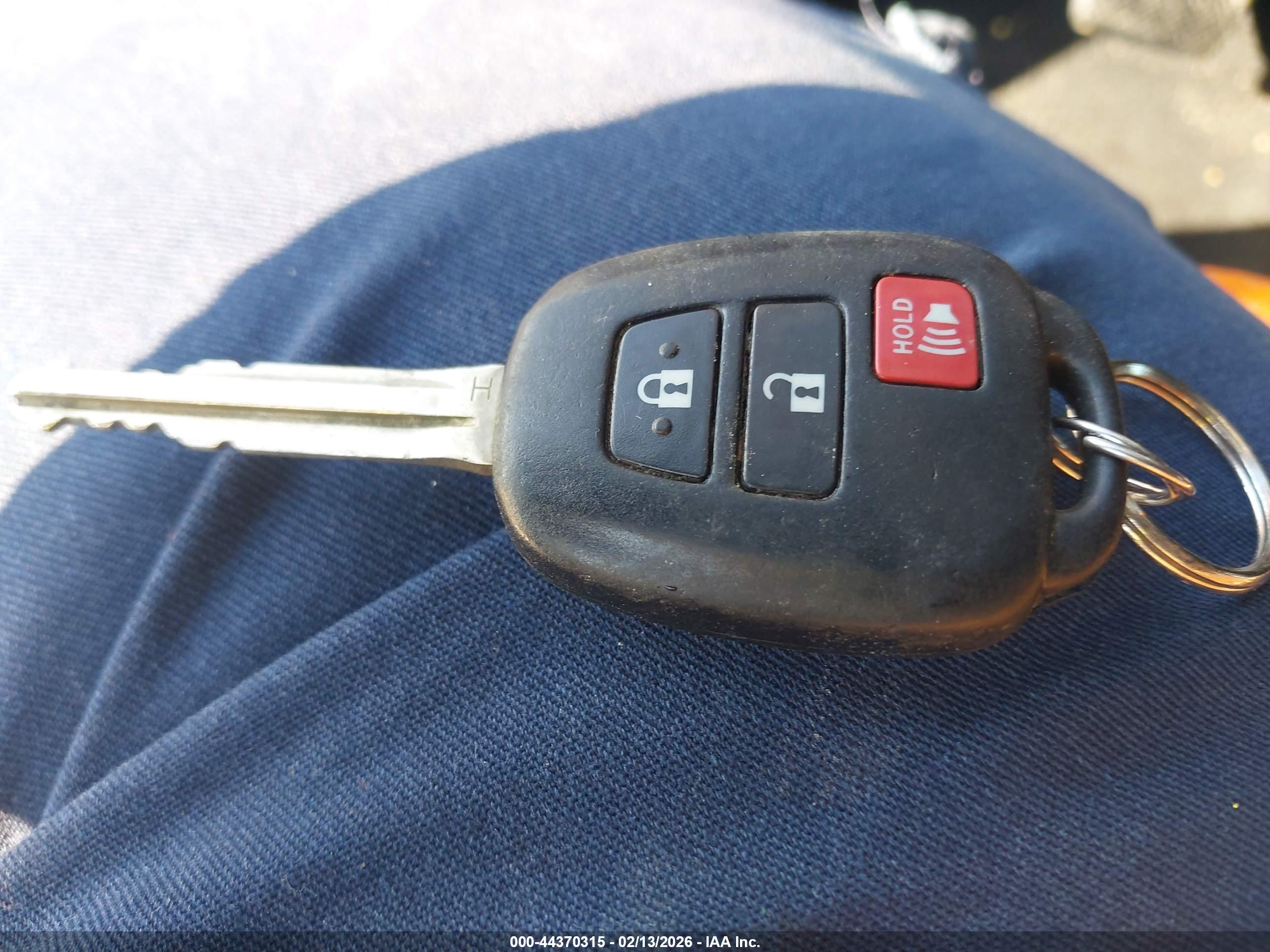 TOYOTA RAV4 image 11