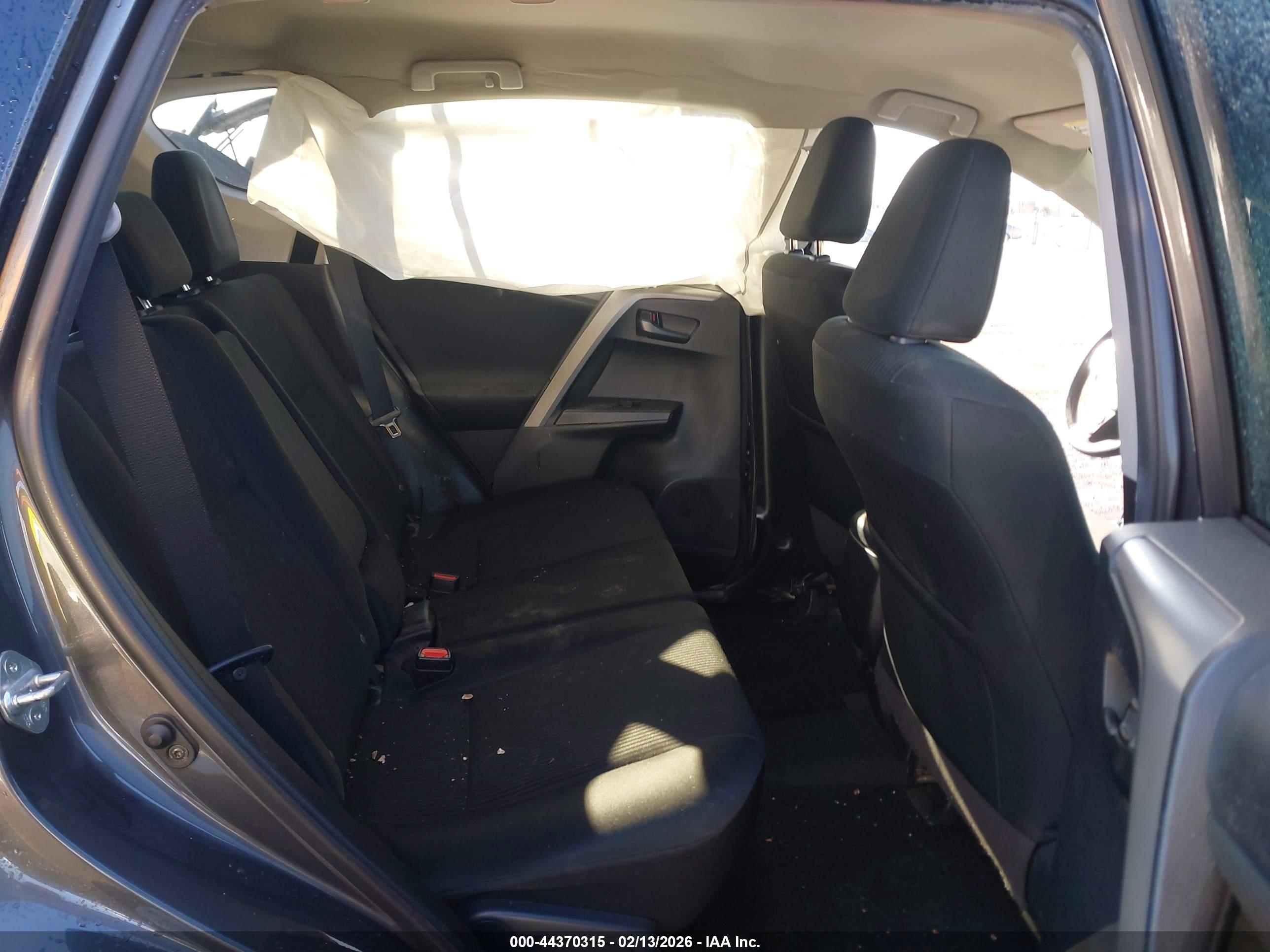 TOYOTA RAV4 image 8