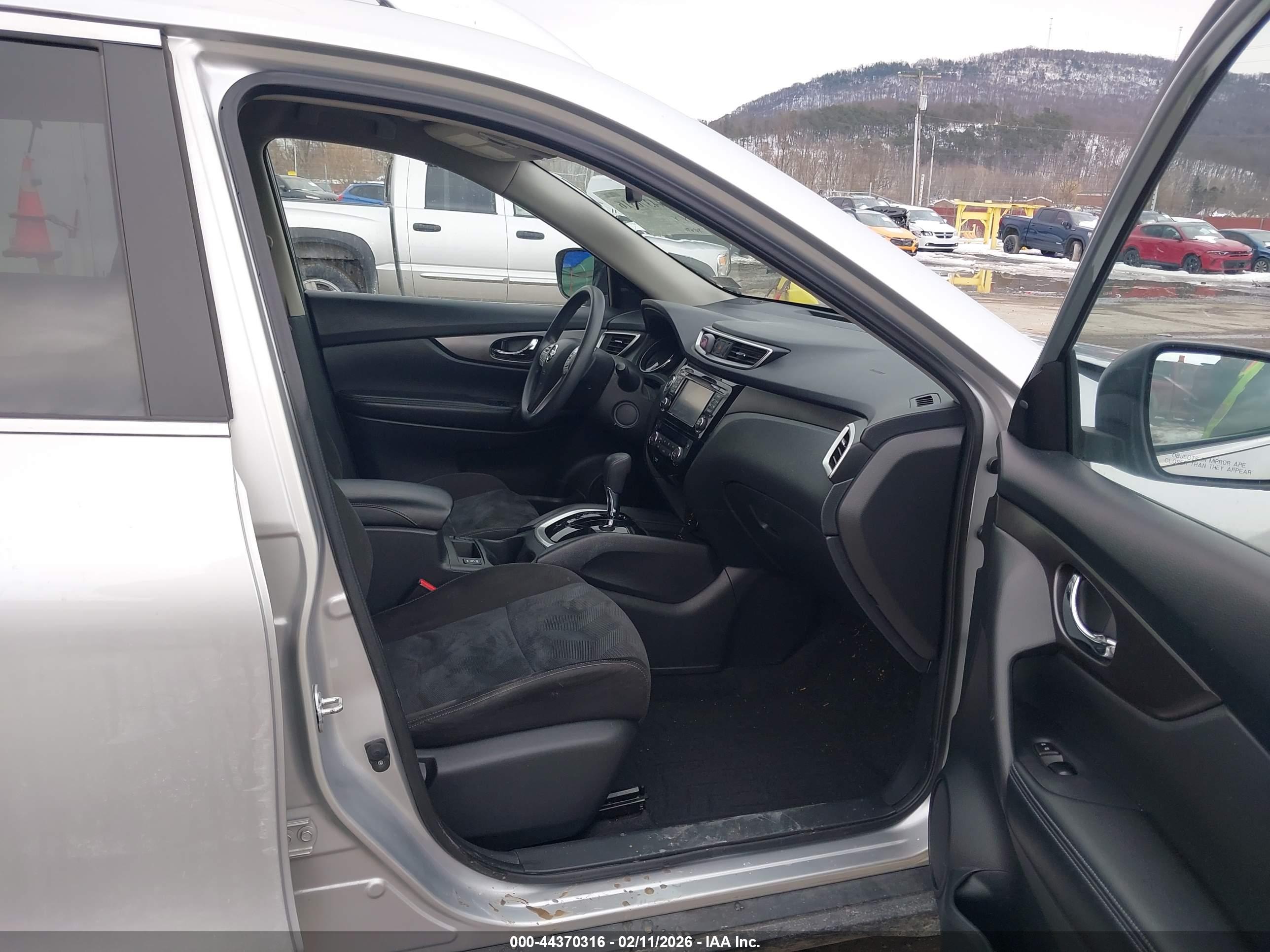 NISSAN ROGUE image 5