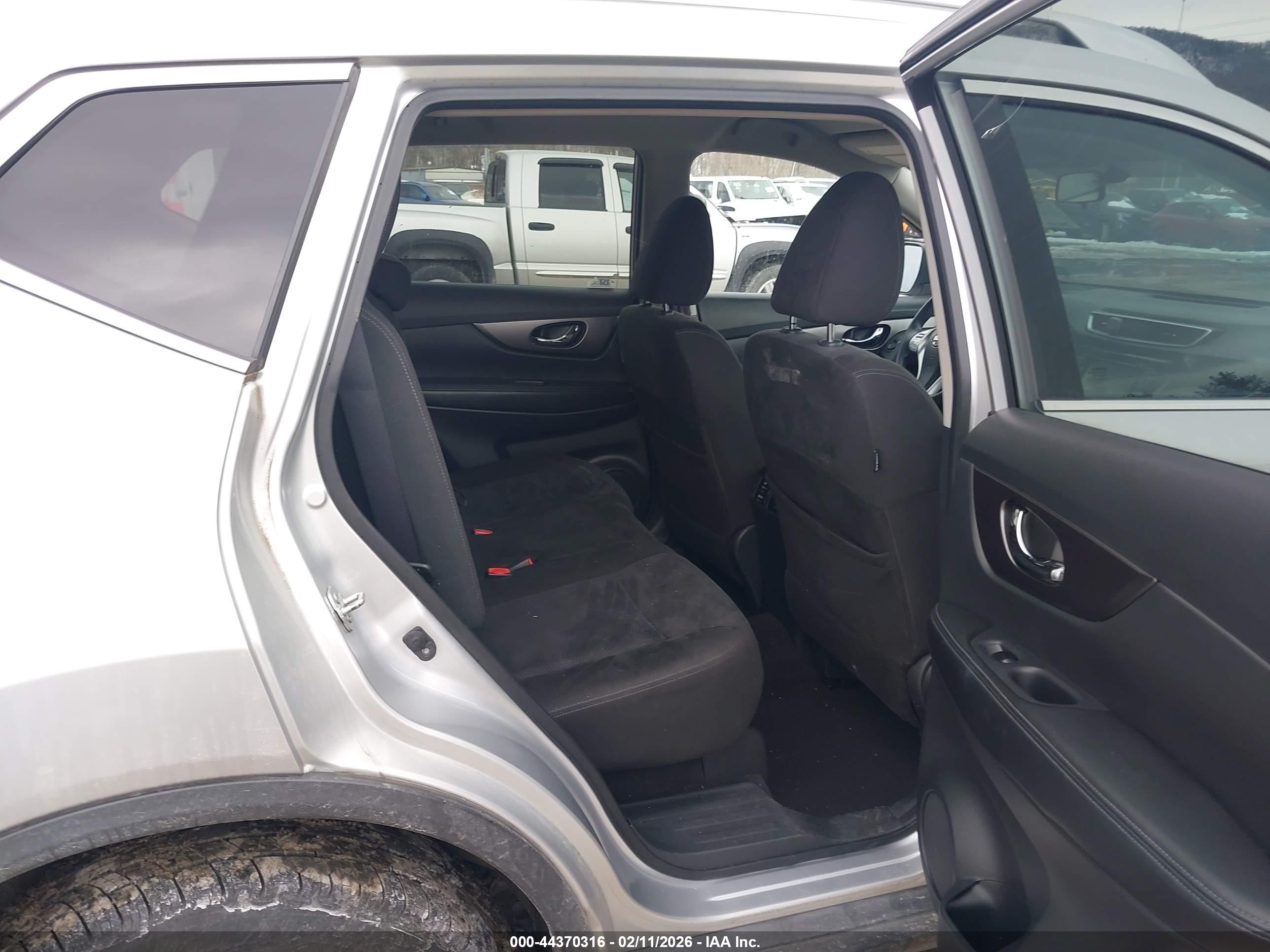 NISSAN ROGUE image 8