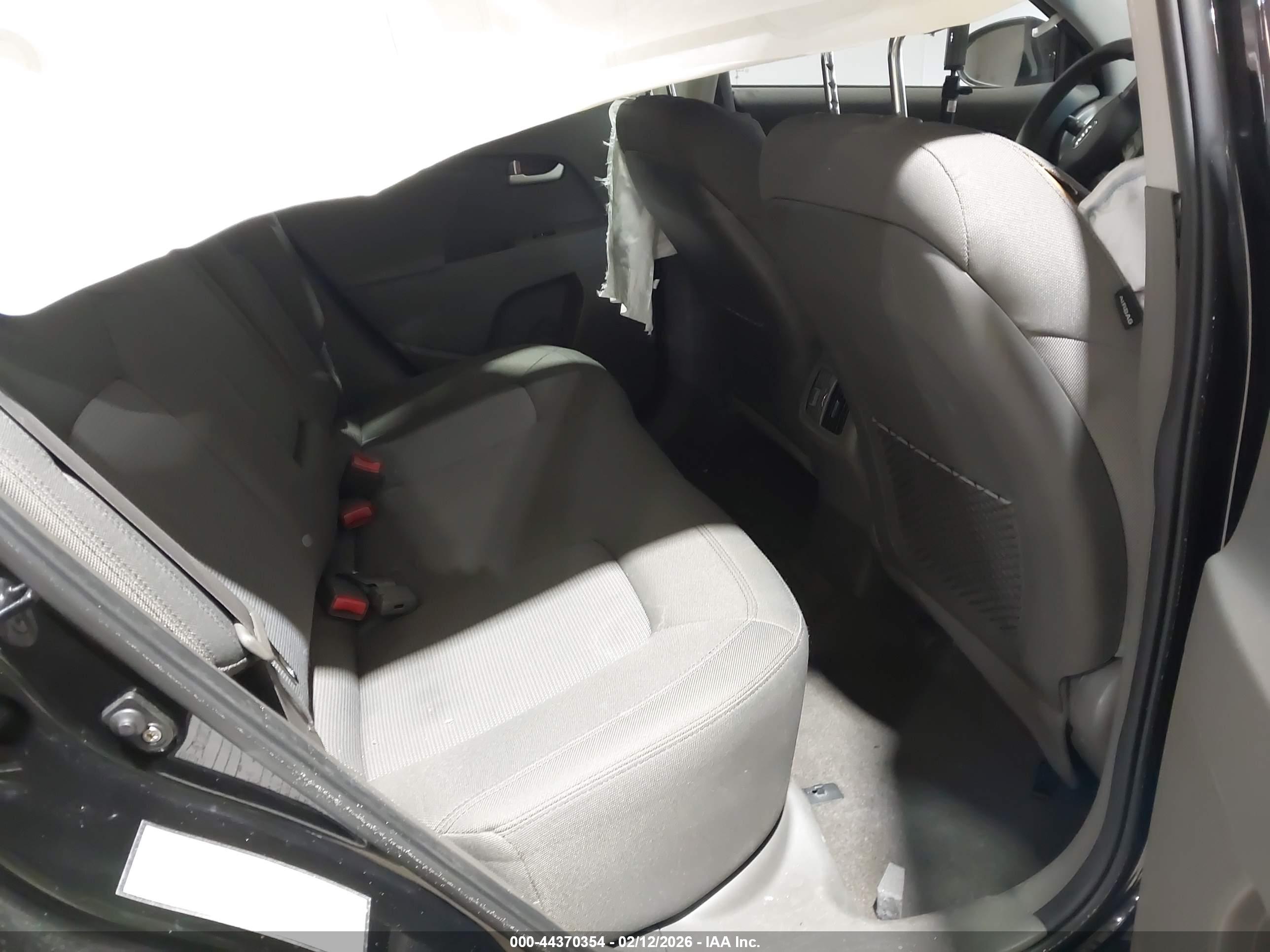 KIA SPORTAGE image 8