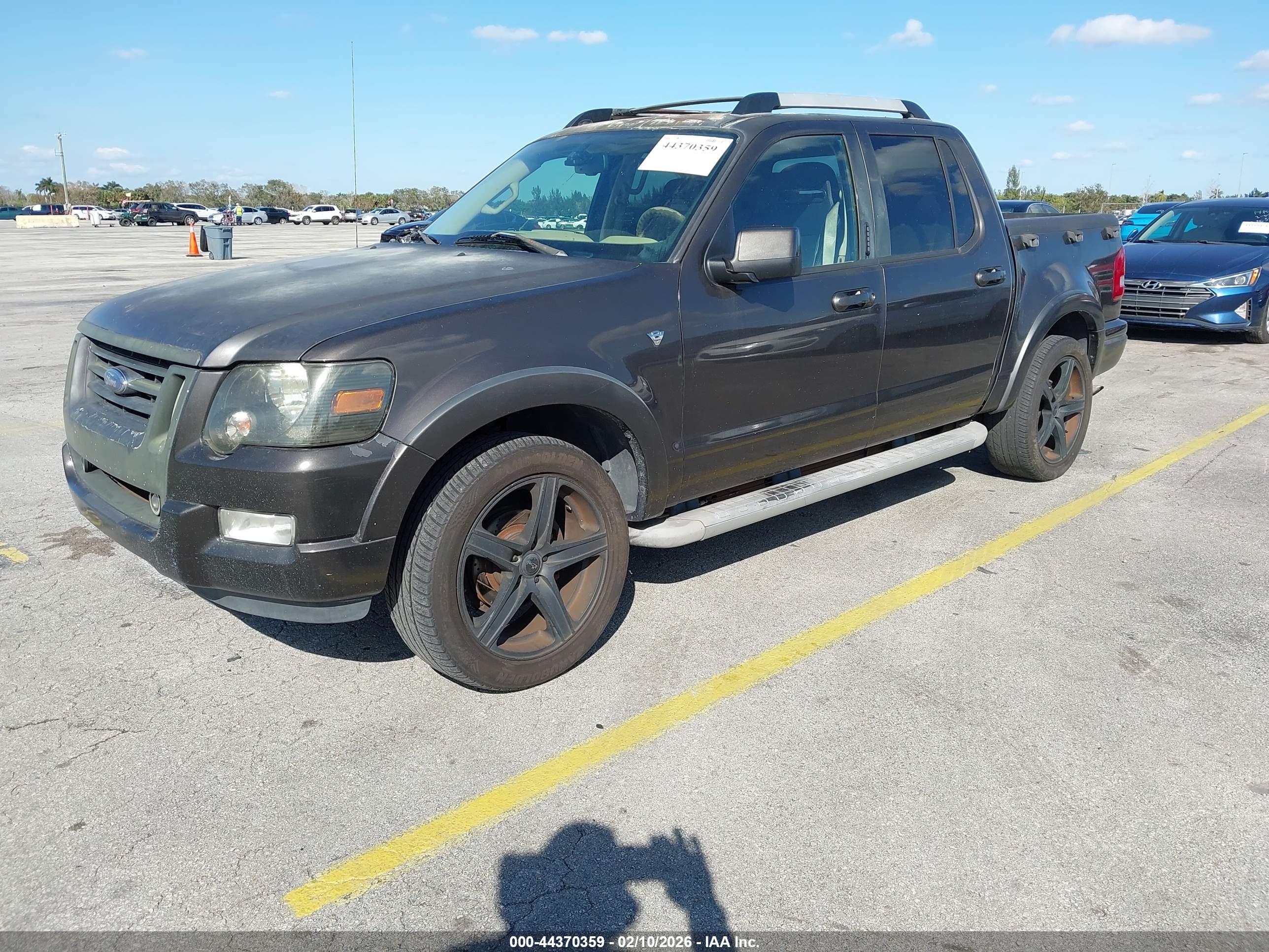 FORD EXPLORER image 2