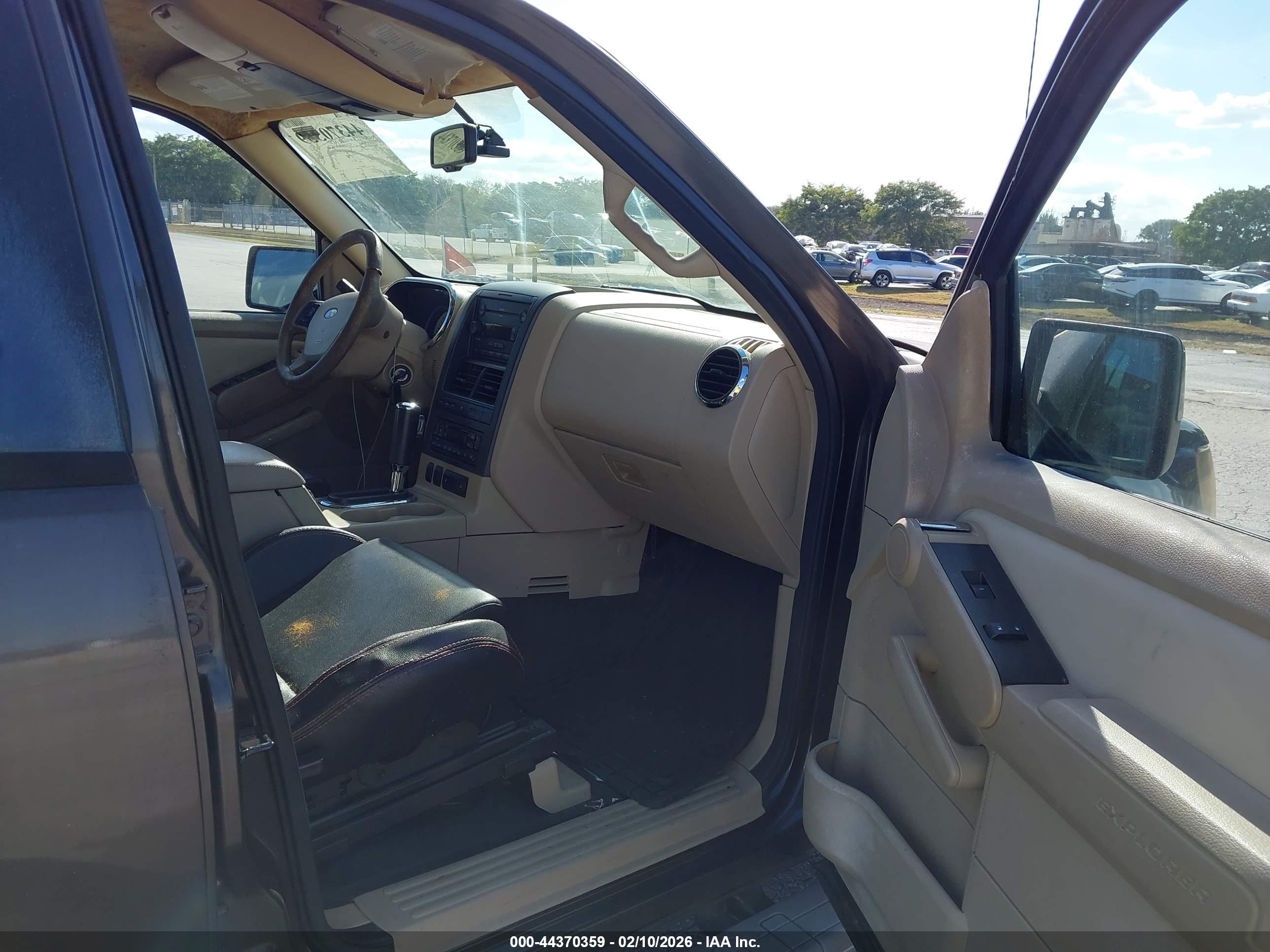FORD EXPLORER image 5