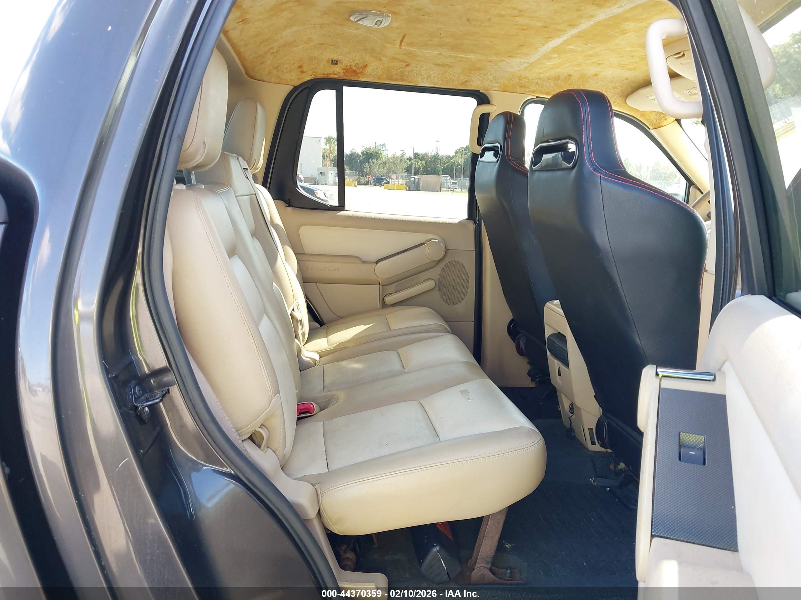 FORD EXPLORER image 8