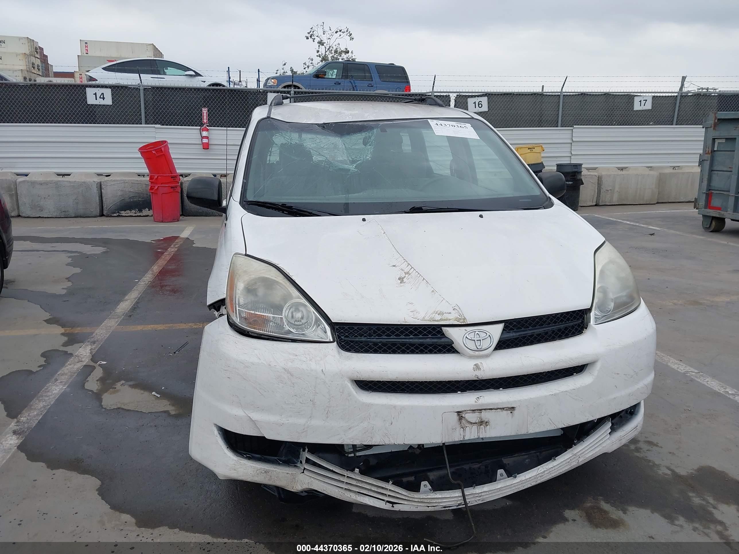 TOYOTA SIENNA image 6