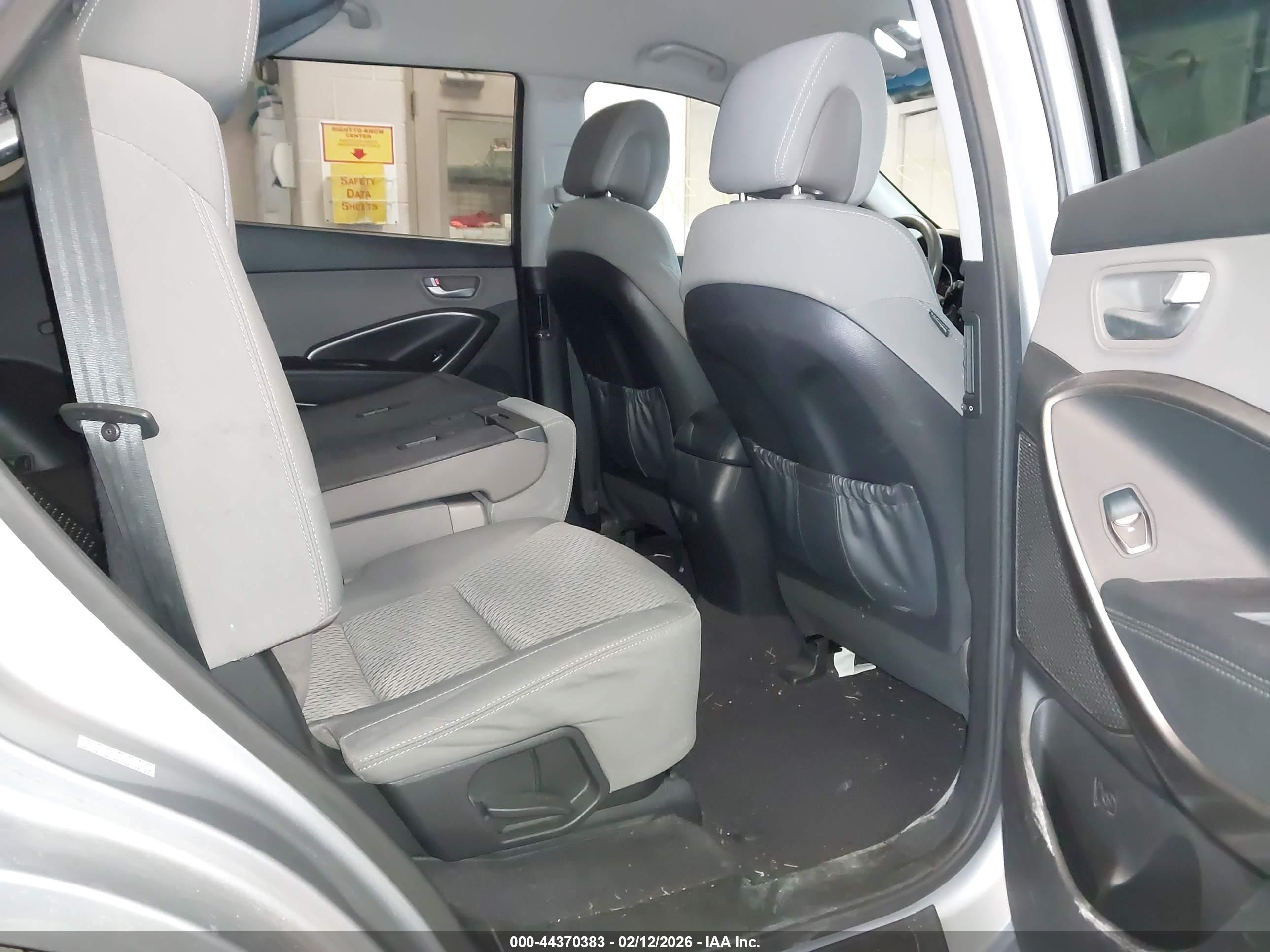 HYUNDAI SANTA image 8