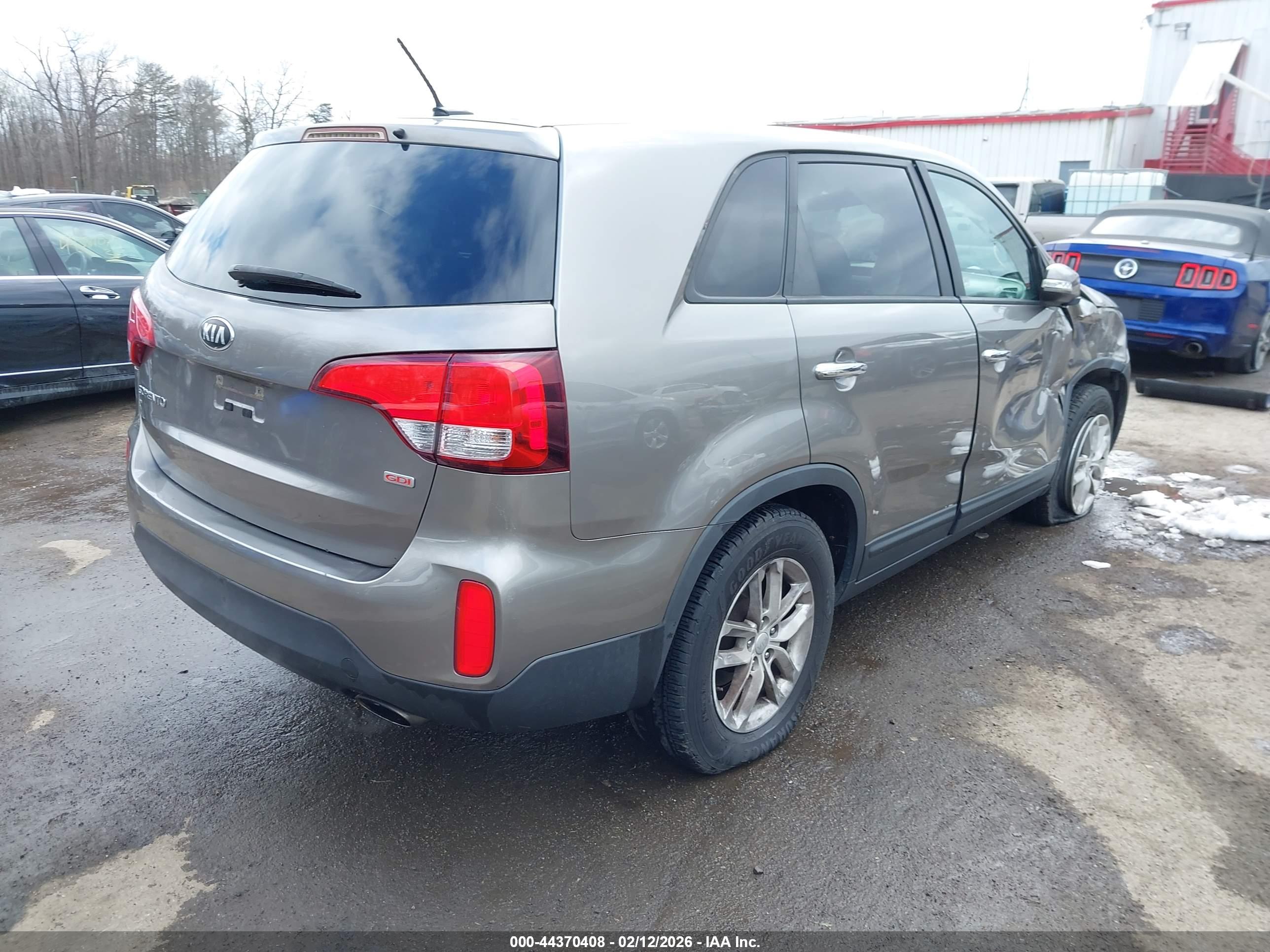 KIA SORENTO image 4
