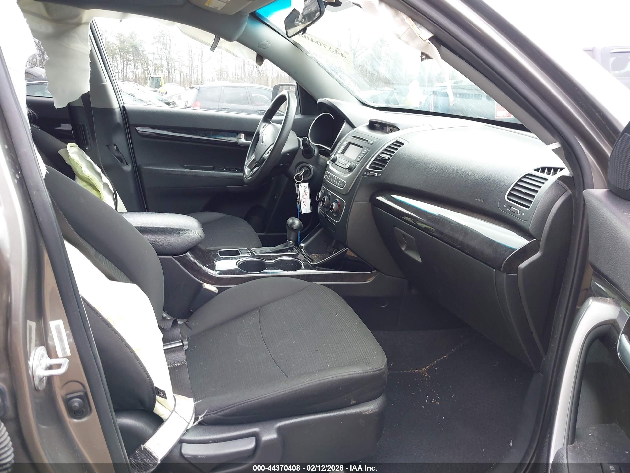 KIA SORENTO image 5
