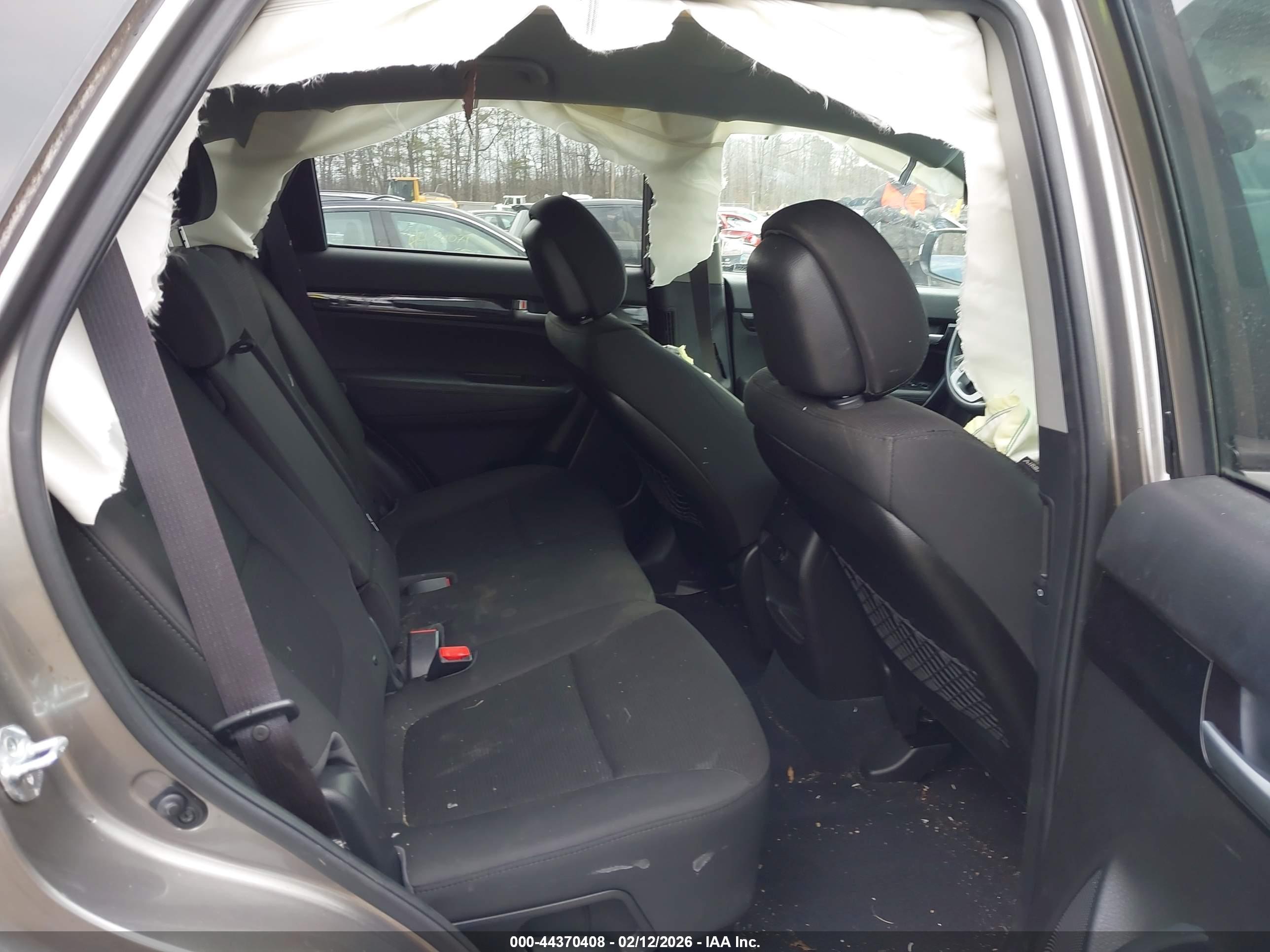 KIA SORENTO image 8