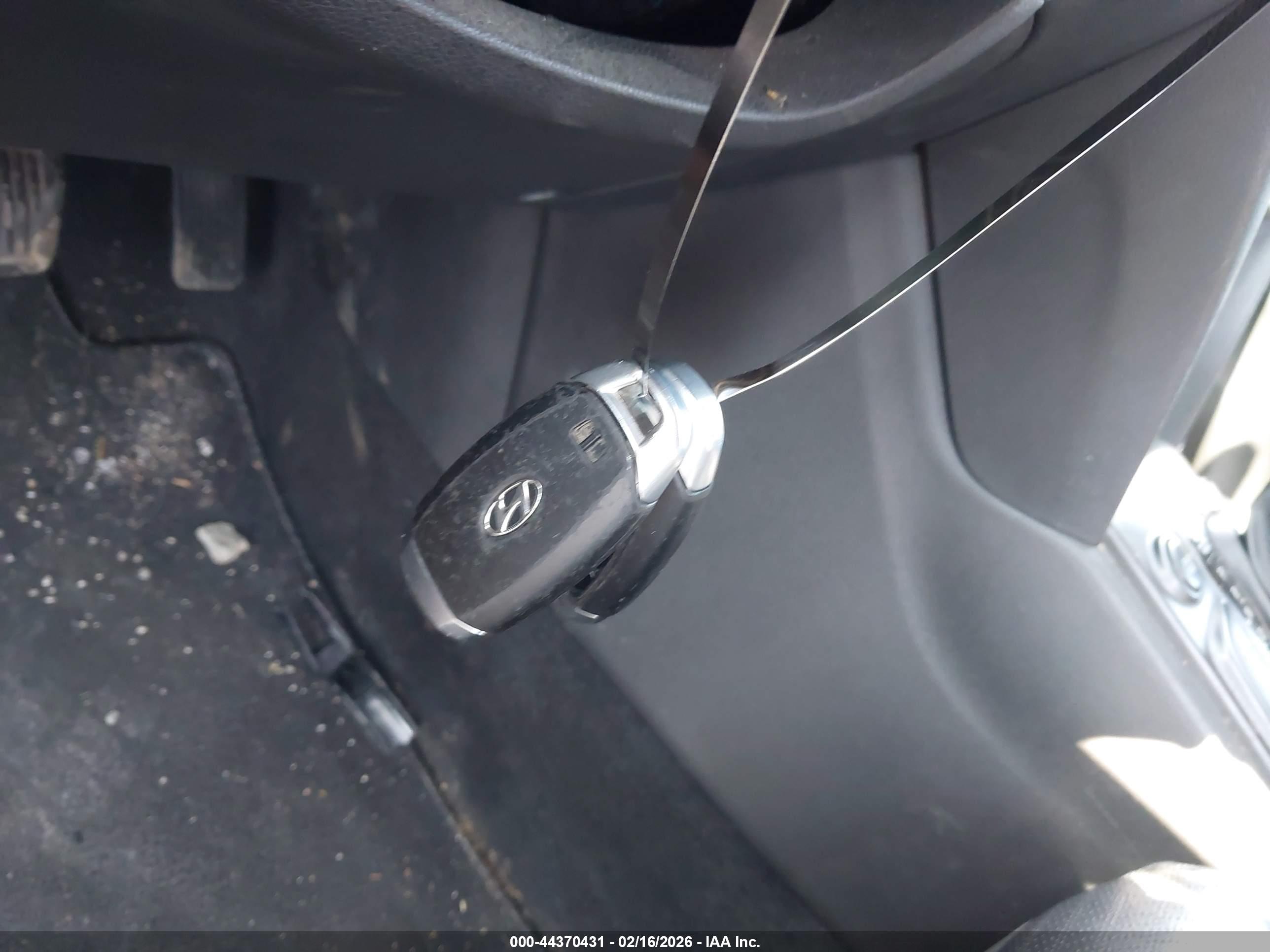 HYUNDAI KONA image 11
