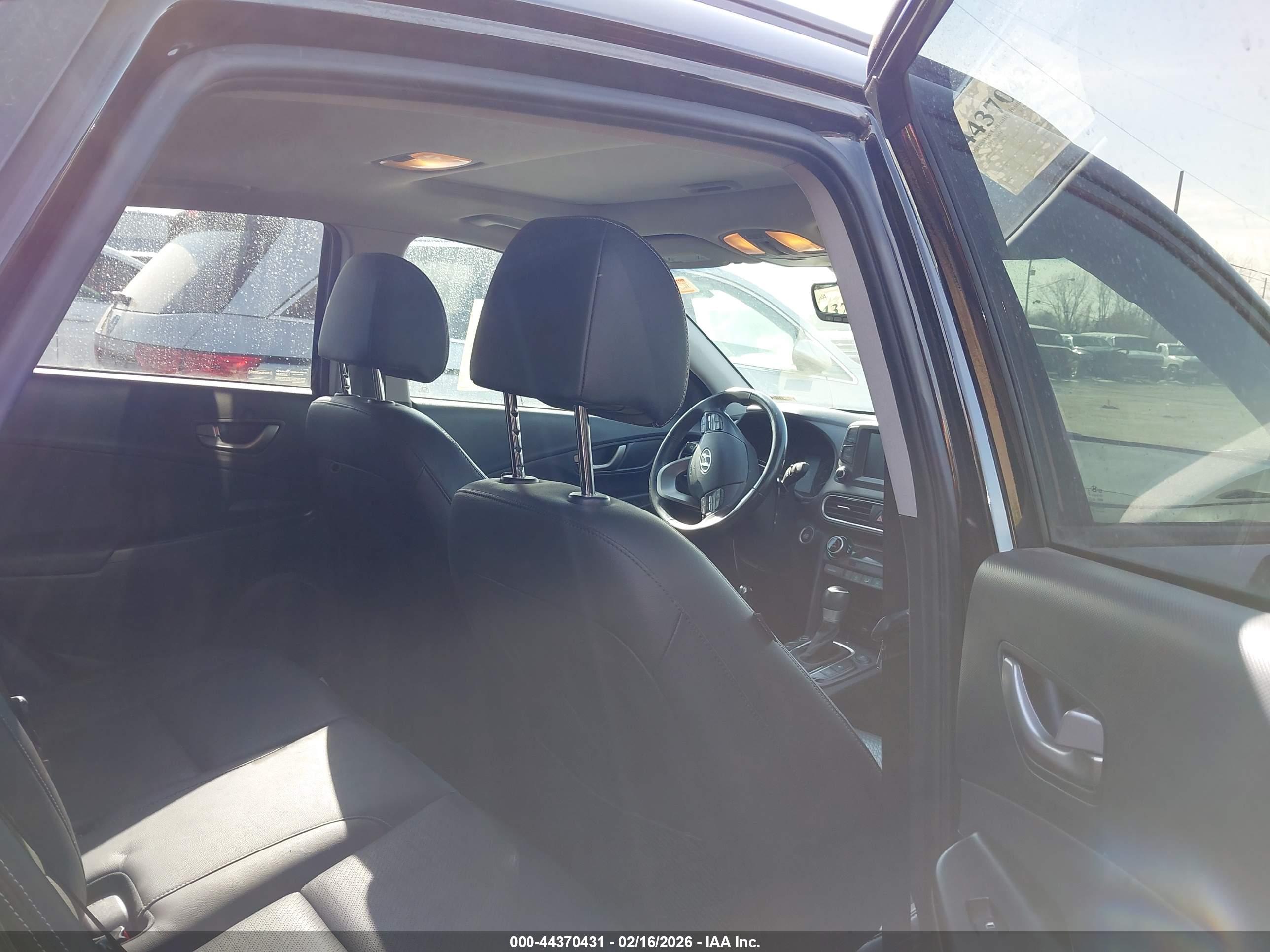 HYUNDAI KONA image 8
