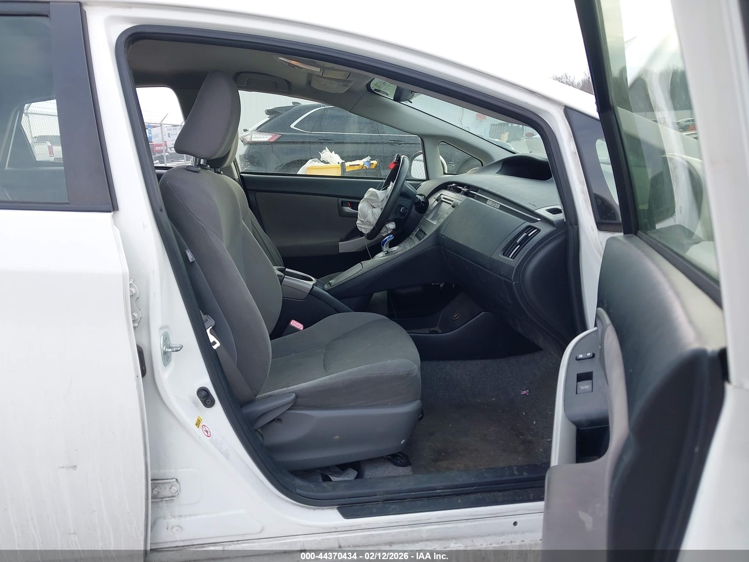 TOYOTA PRIUS image 5
