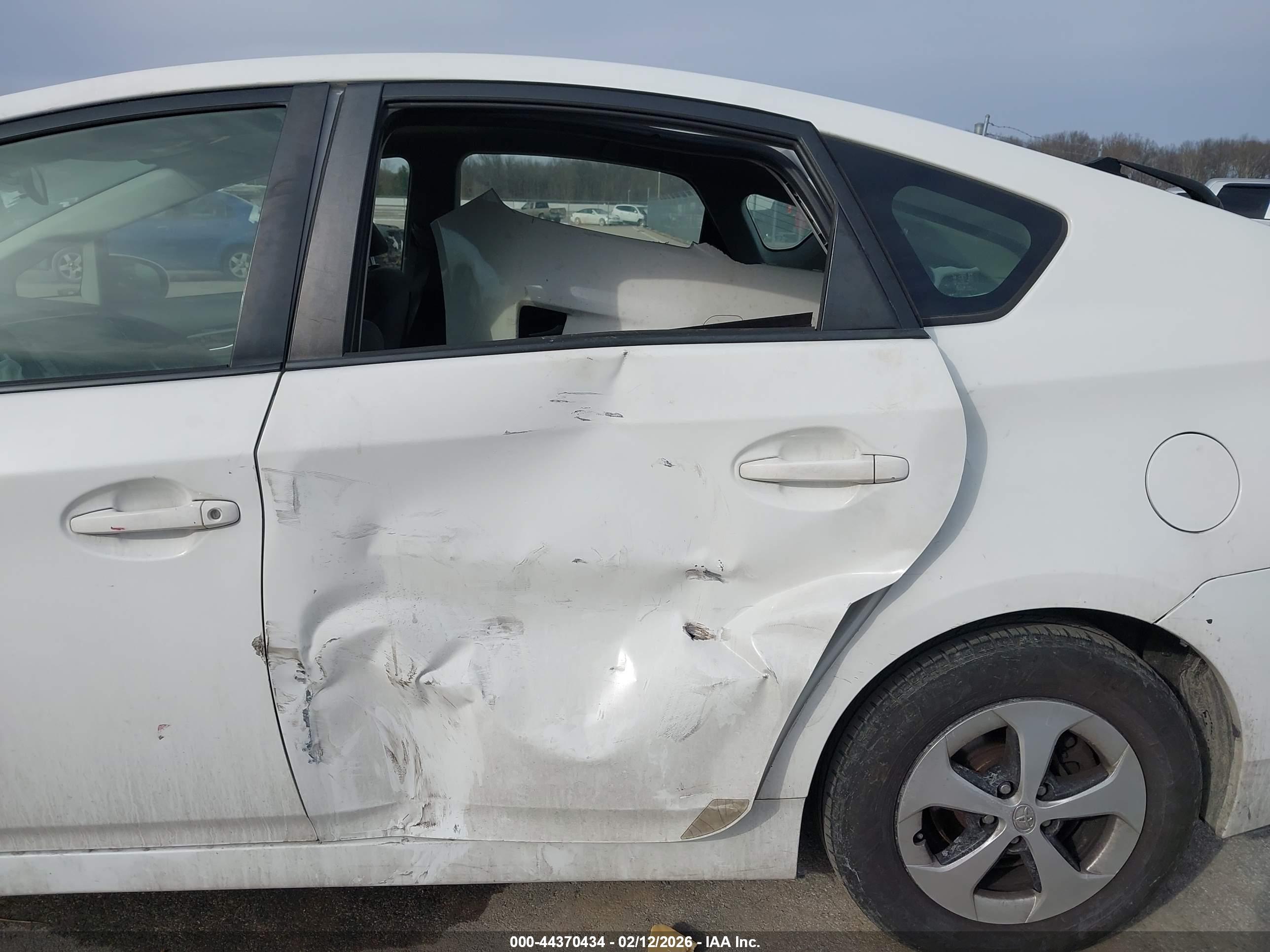TOYOTA PRIUS image 6