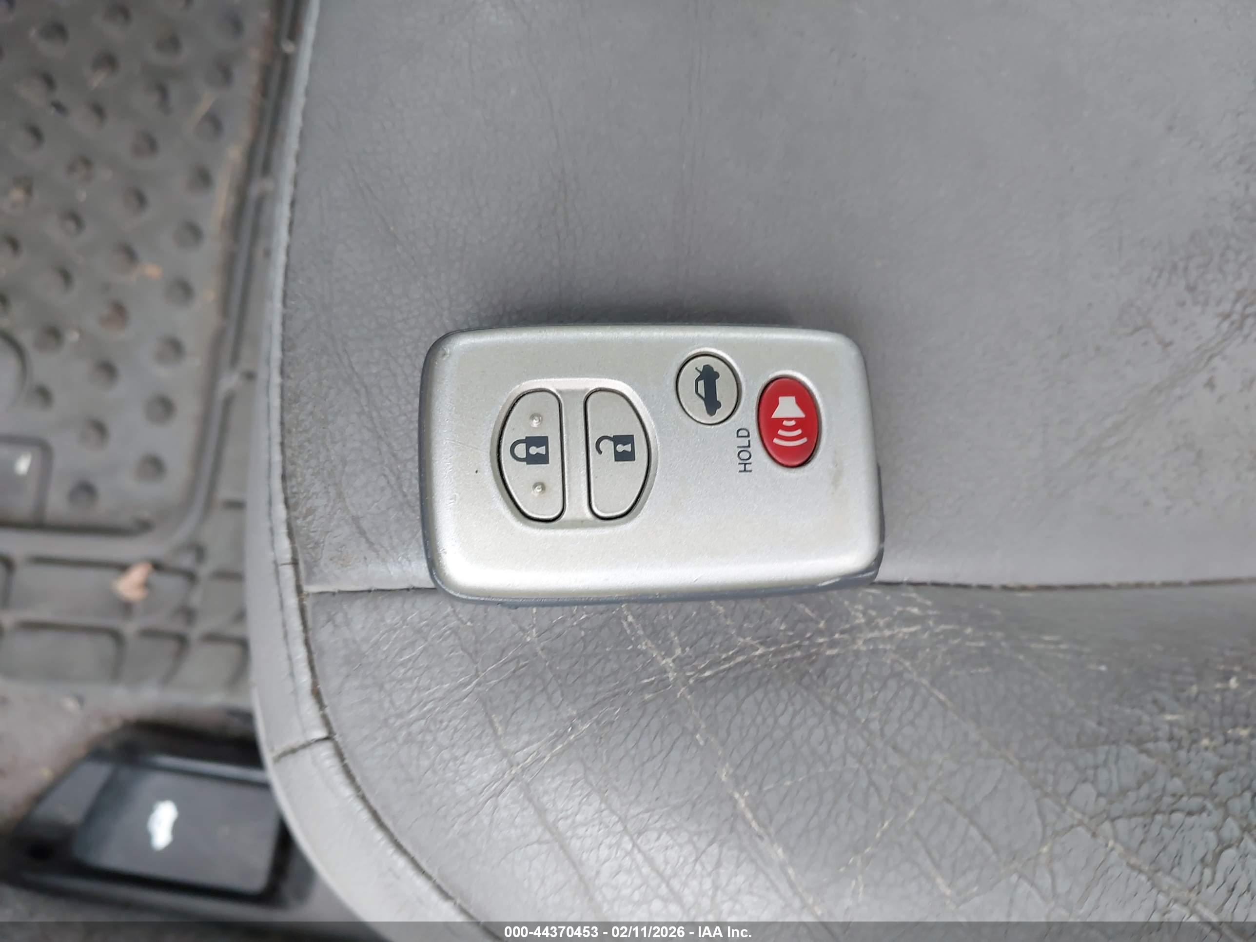 TOYOTA CAMRY image 11