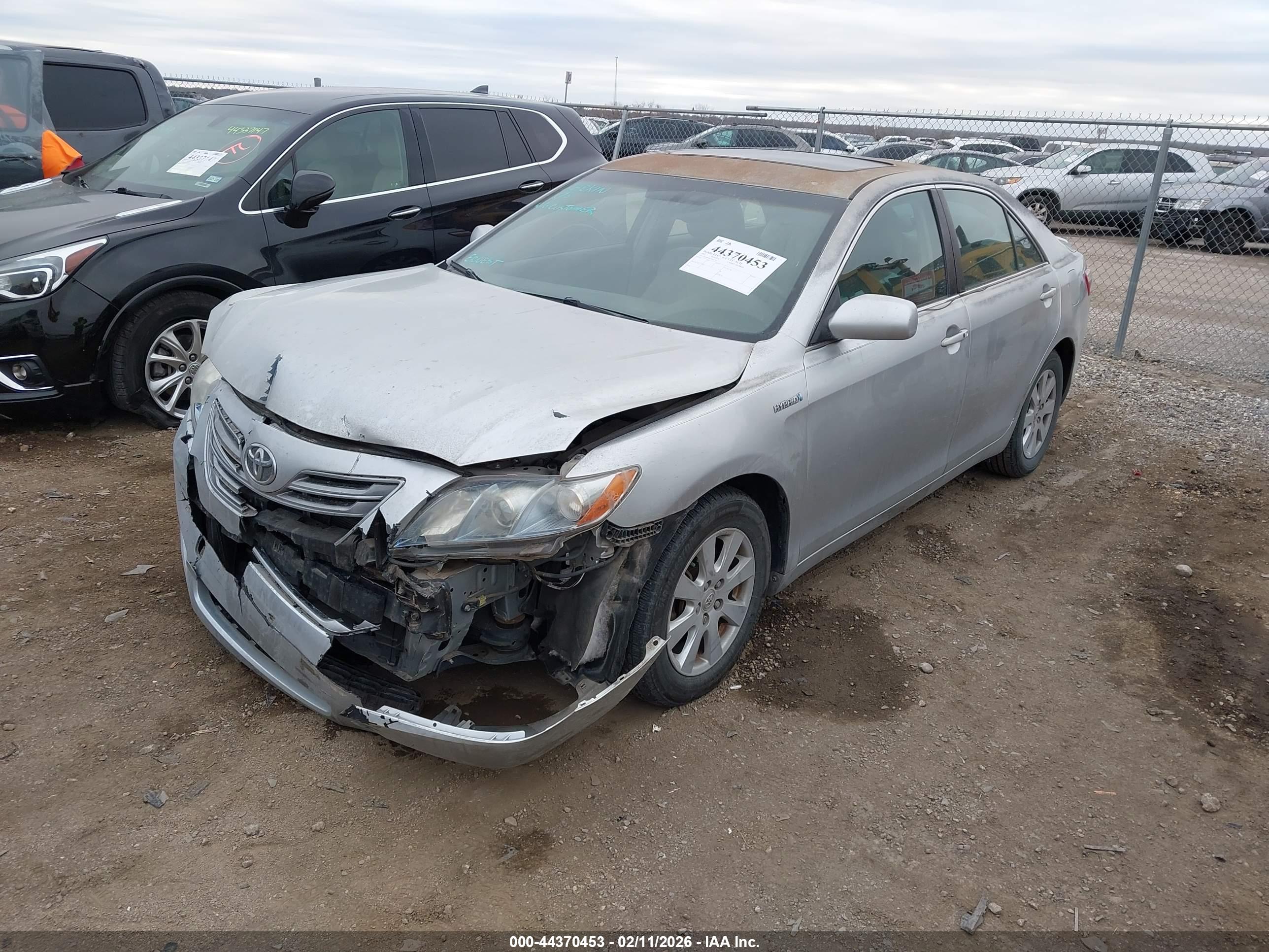 TOYOTA CAMRY image 2