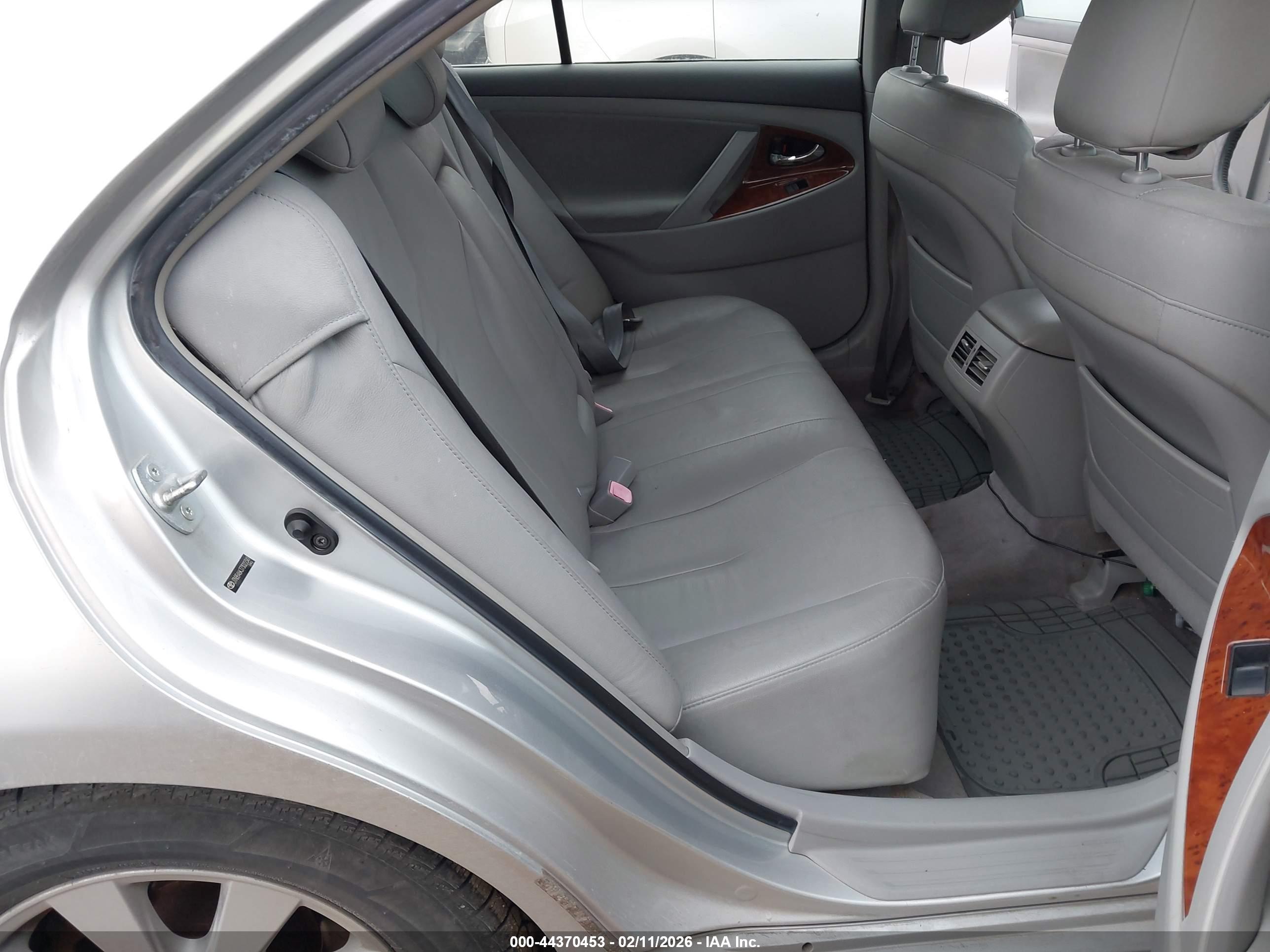 TOYOTA CAMRY image 8