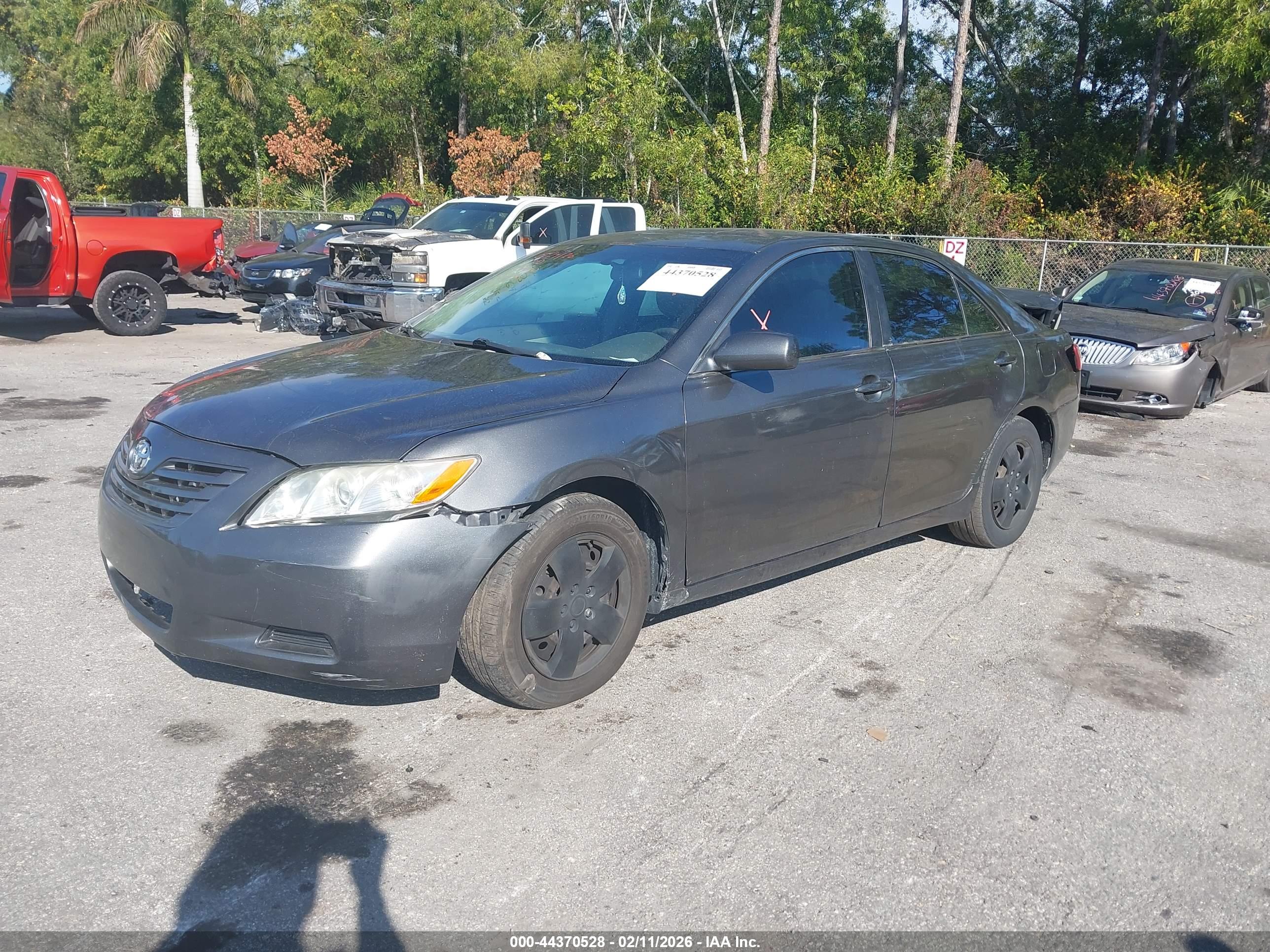 TOYOTA CAMRY image 2