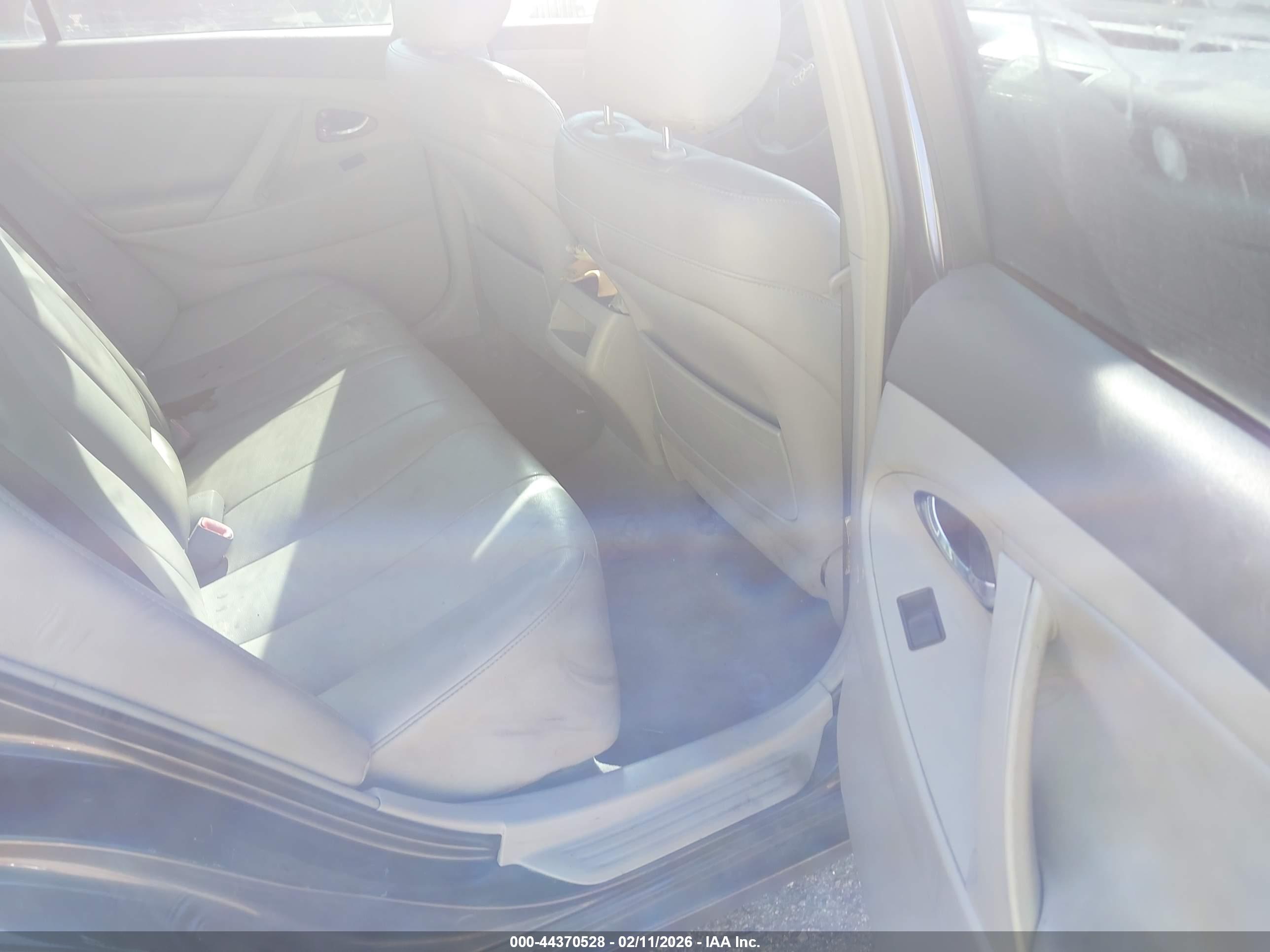 TOYOTA CAMRY image 8