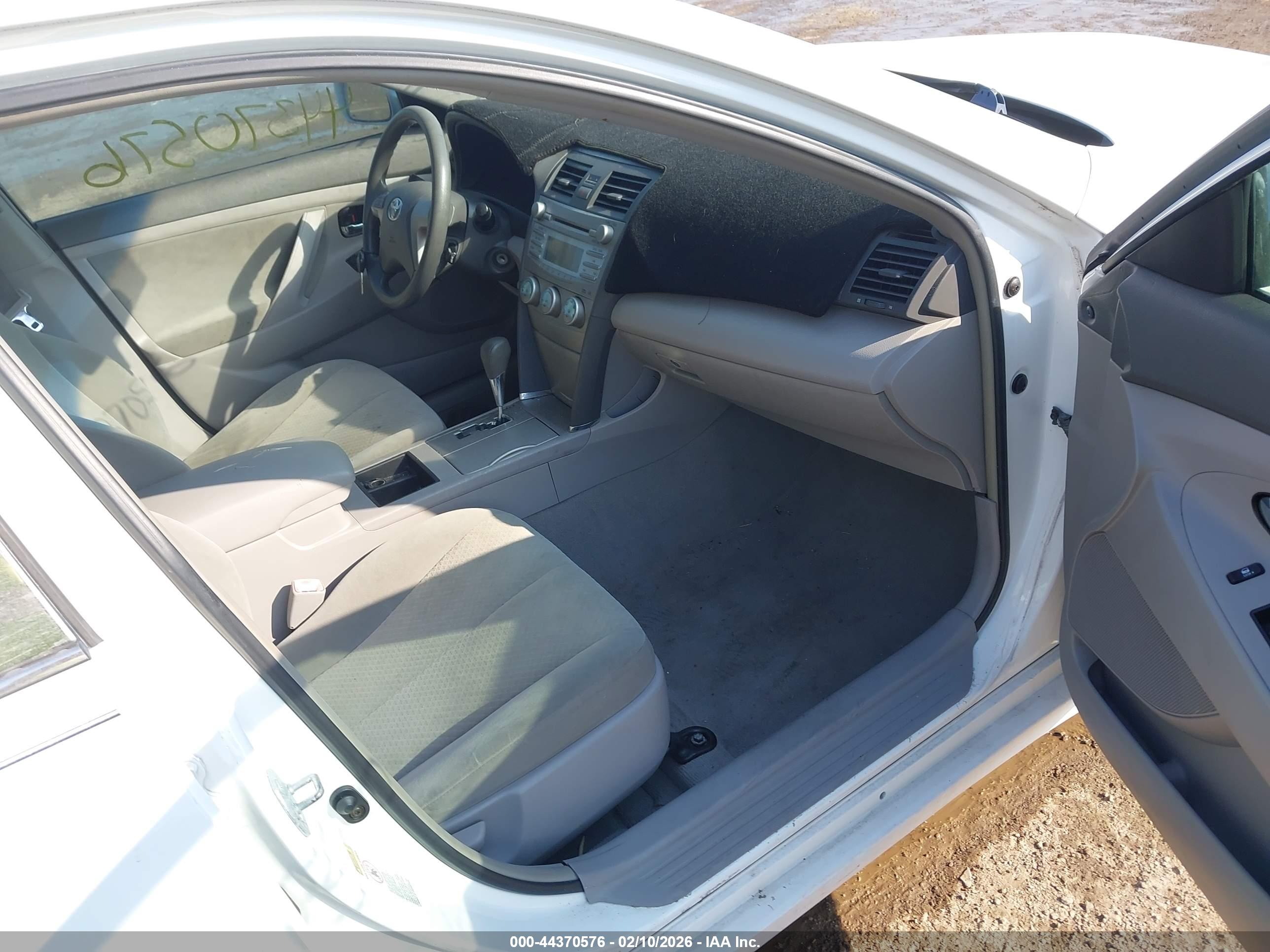 TOYOTA CAMRY image 5