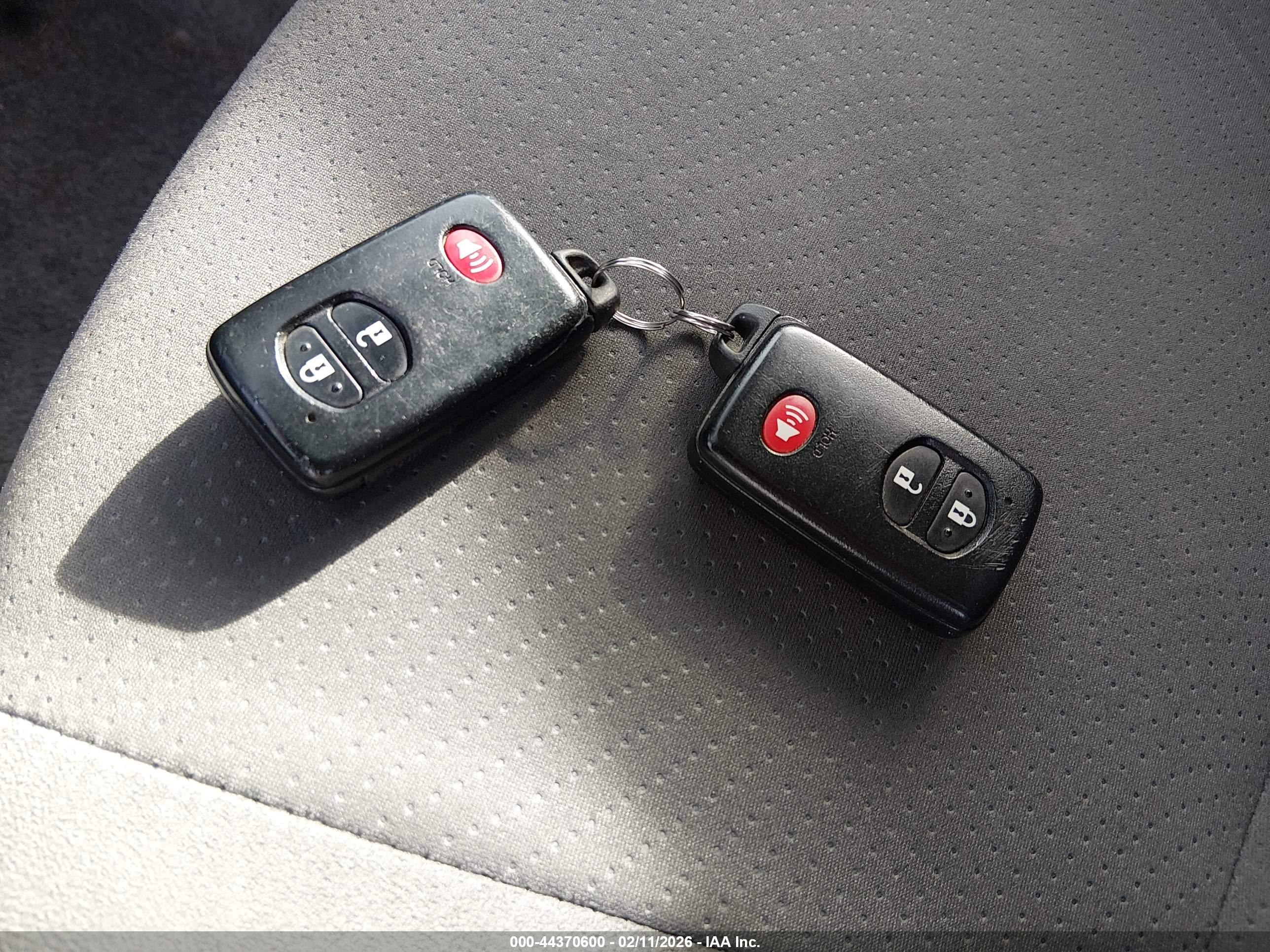 TOYOTA PRIUS image 11