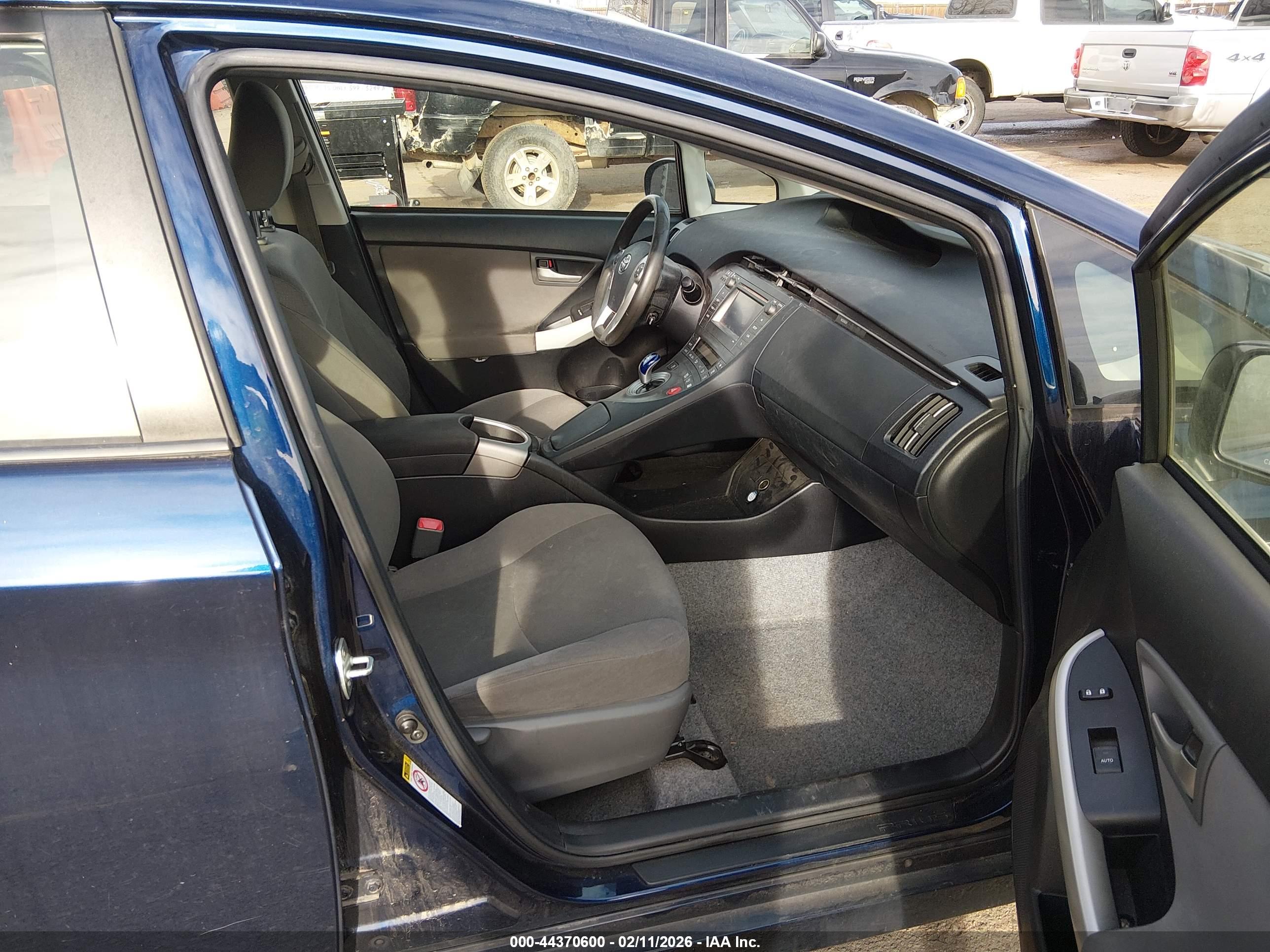 TOYOTA PRIUS image 5