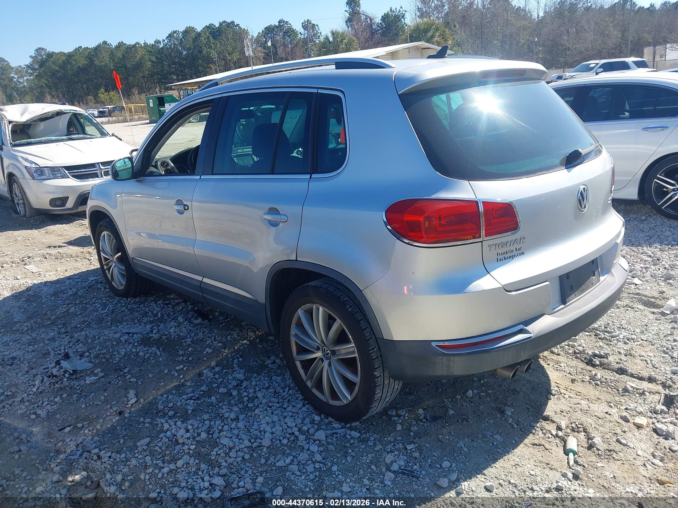 VOLKSWAGEN TIGUAN image 3