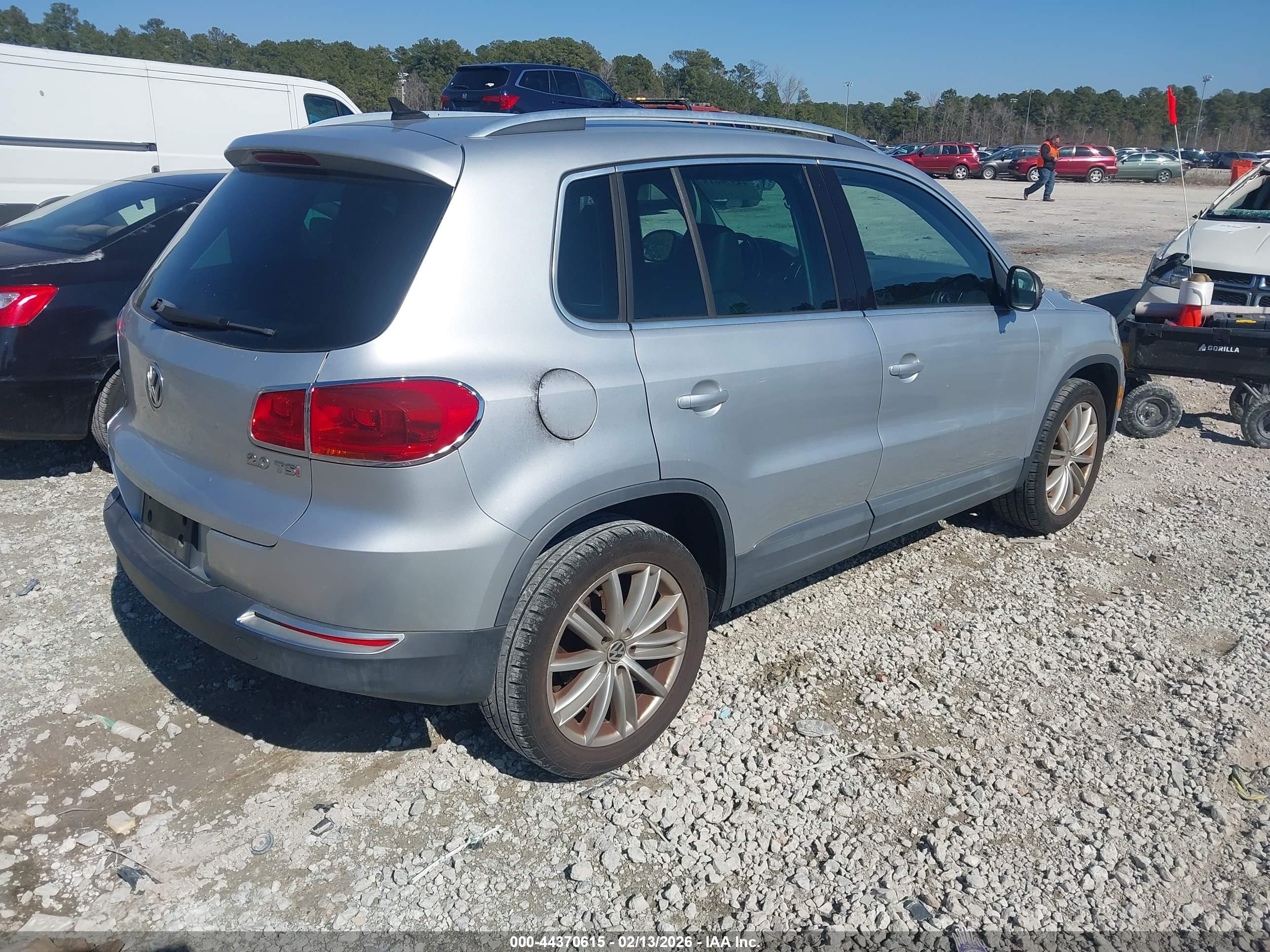 VOLKSWAGEN TIGUAN image 4
