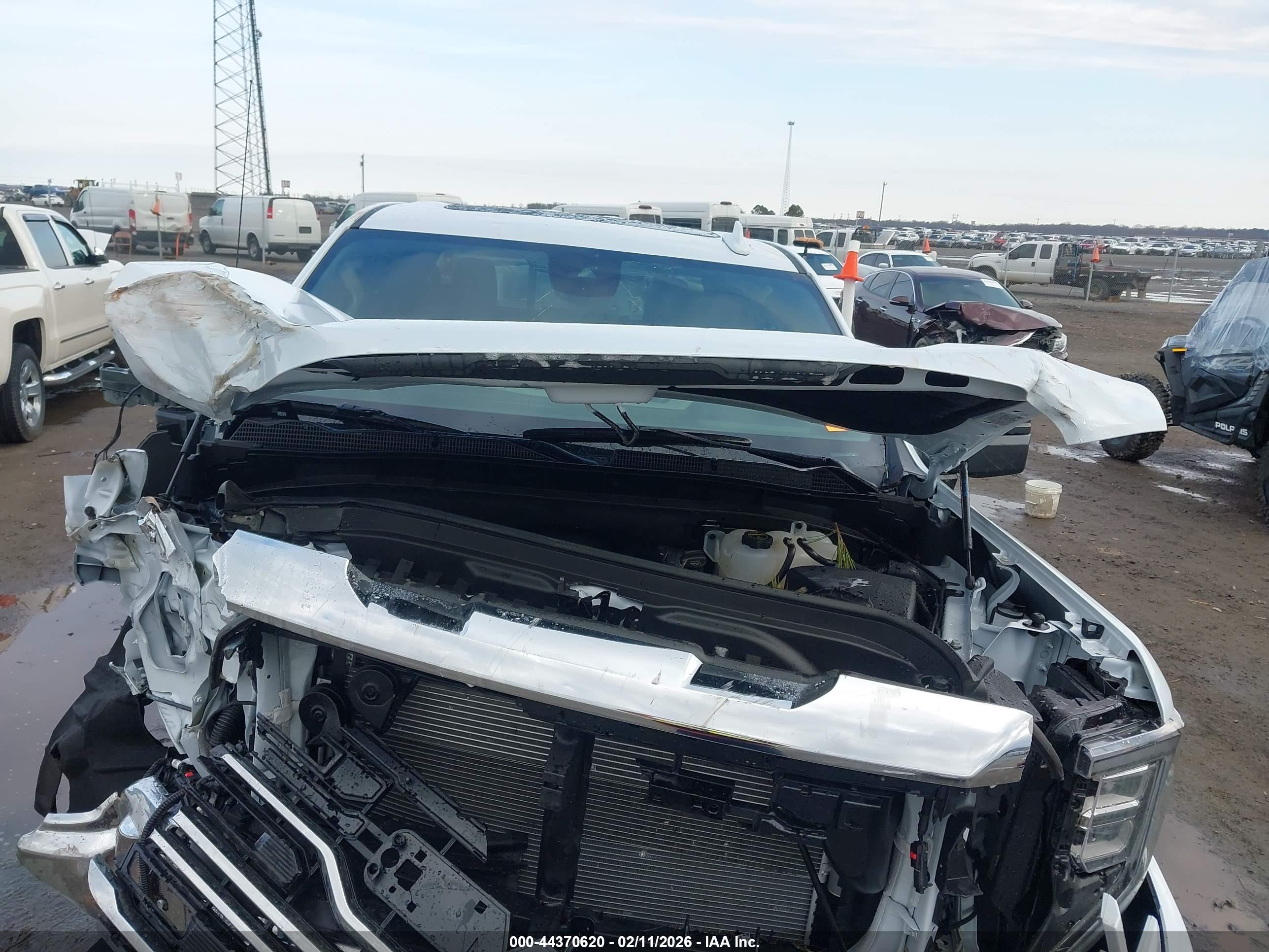 GMC SIERRA image 10
