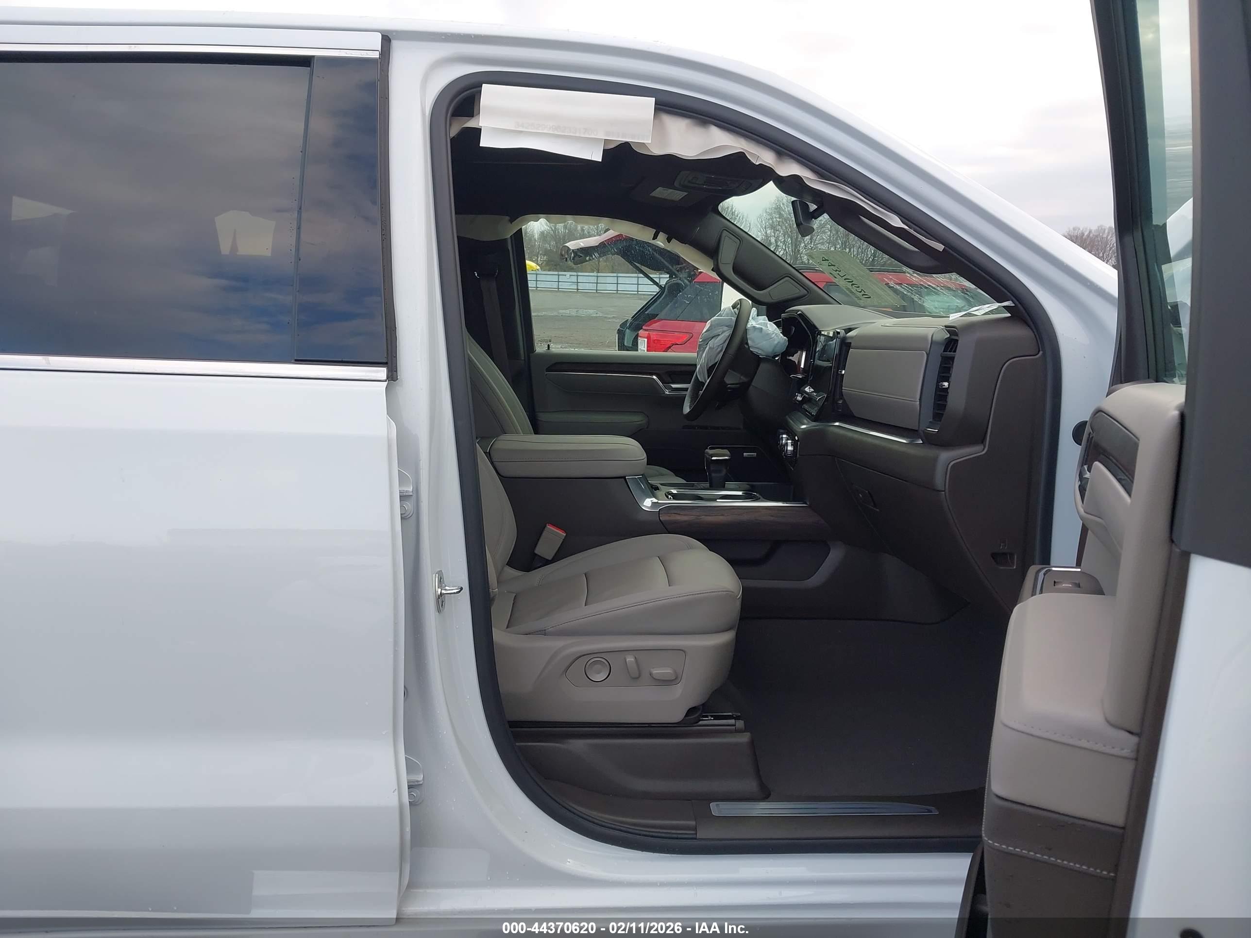 GMC SIERRA image 5