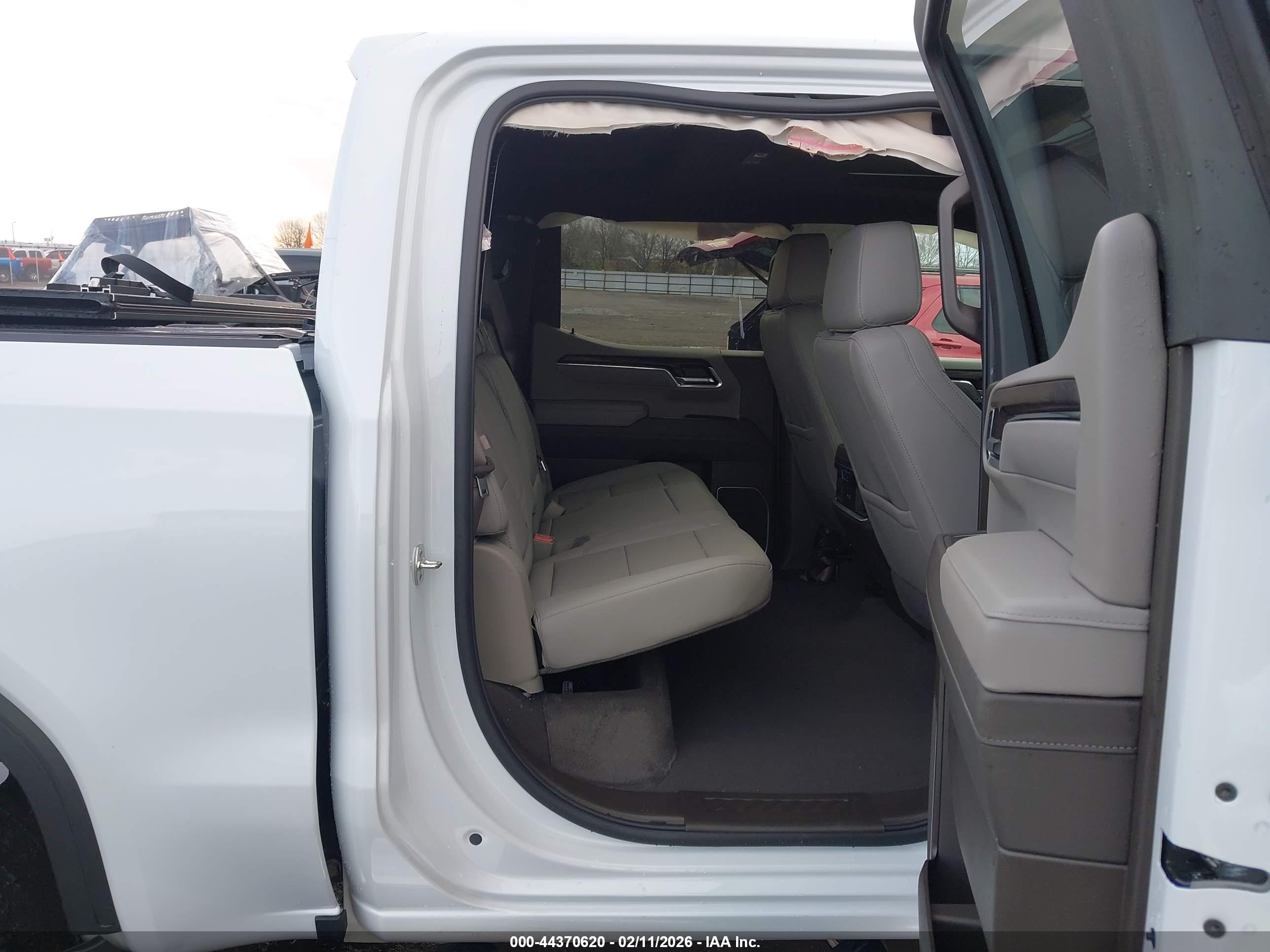 GMC SIERRA image 8